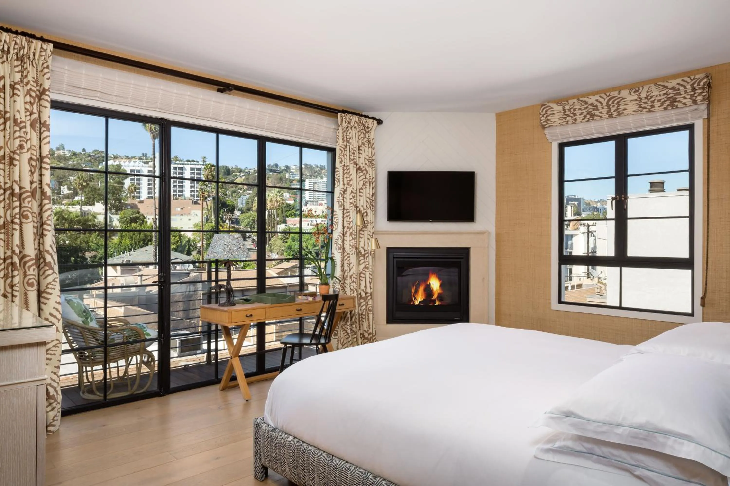 Balcony/Terrace, Bed in Hotel 850 SVB, West Hollywood, a Member of Design Hotels