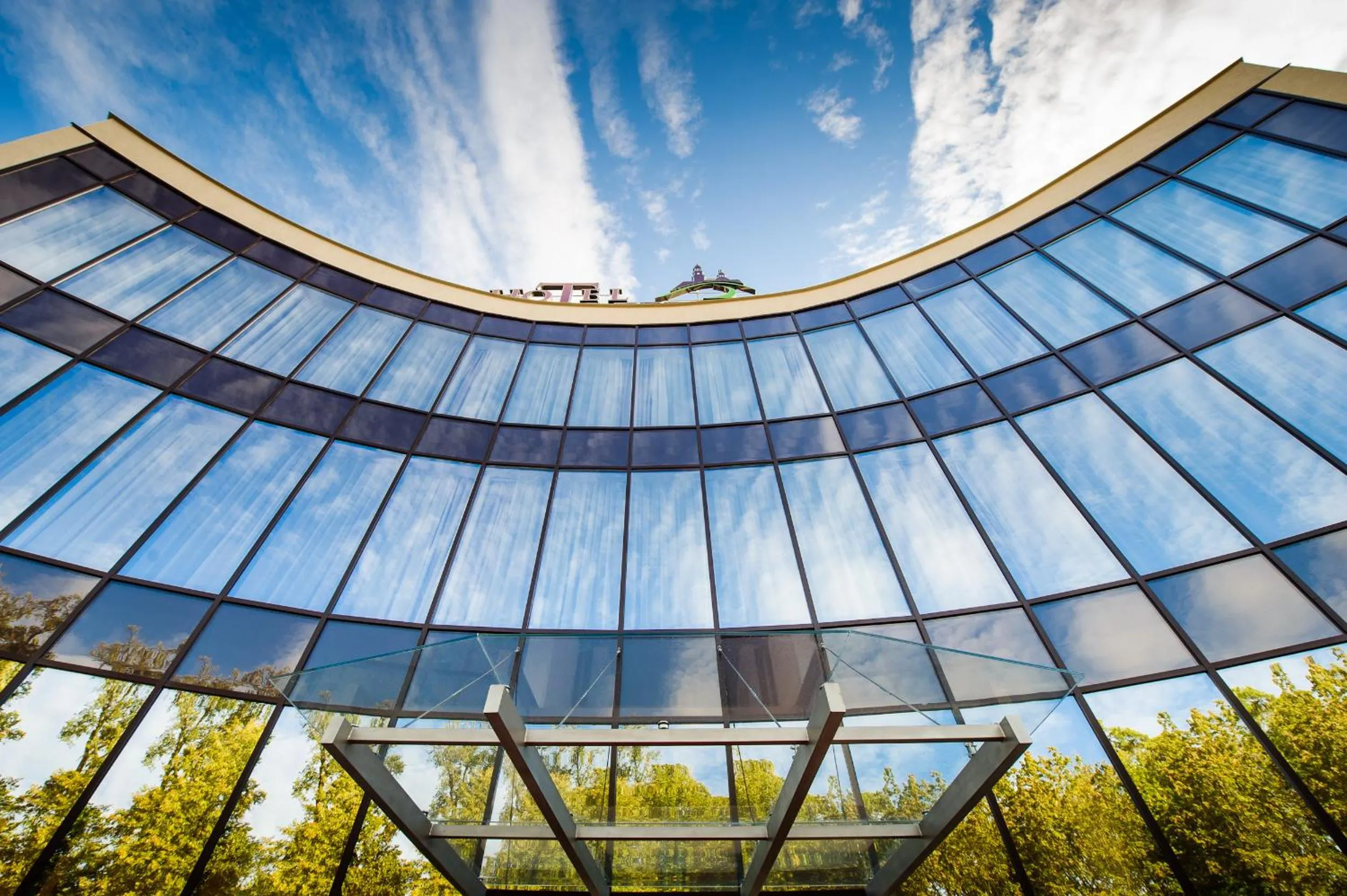 Facade/entrance in Hotel Trzebnica