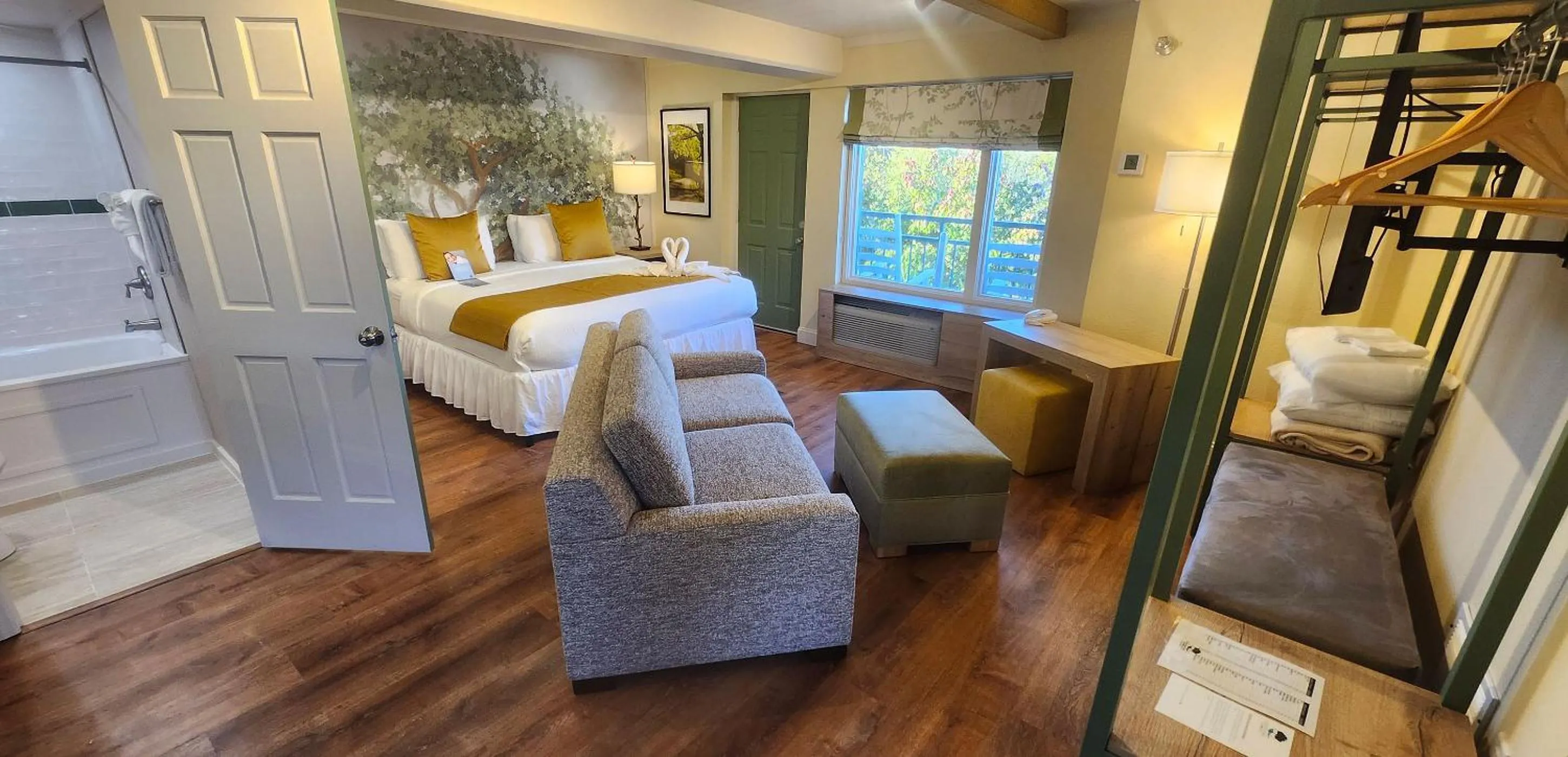 Bedroom, Bed in Arbors at Island Landing Hotel & Suites