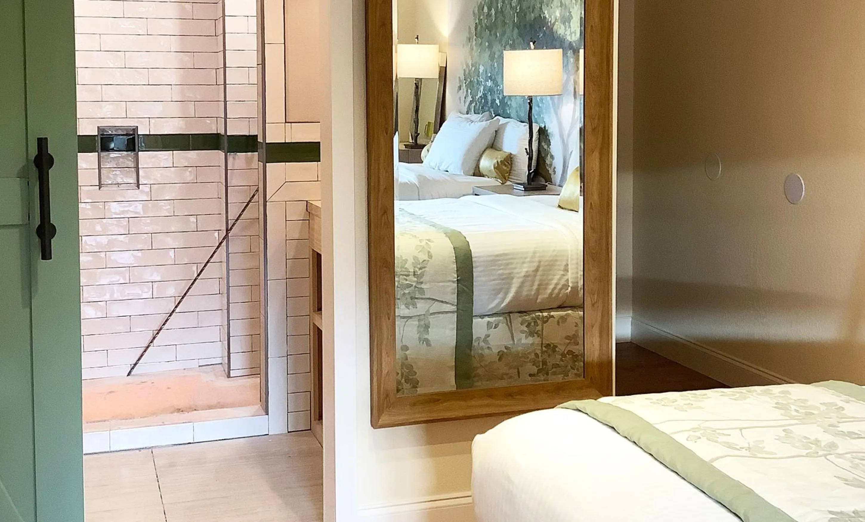 Bedroom, Bed in Arbors at Island Landing Hotel & Suites