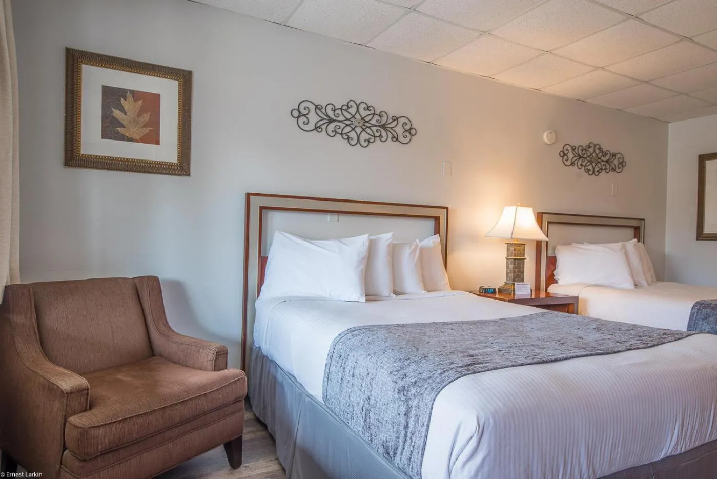 Bed in Townsend River Breeze Inn