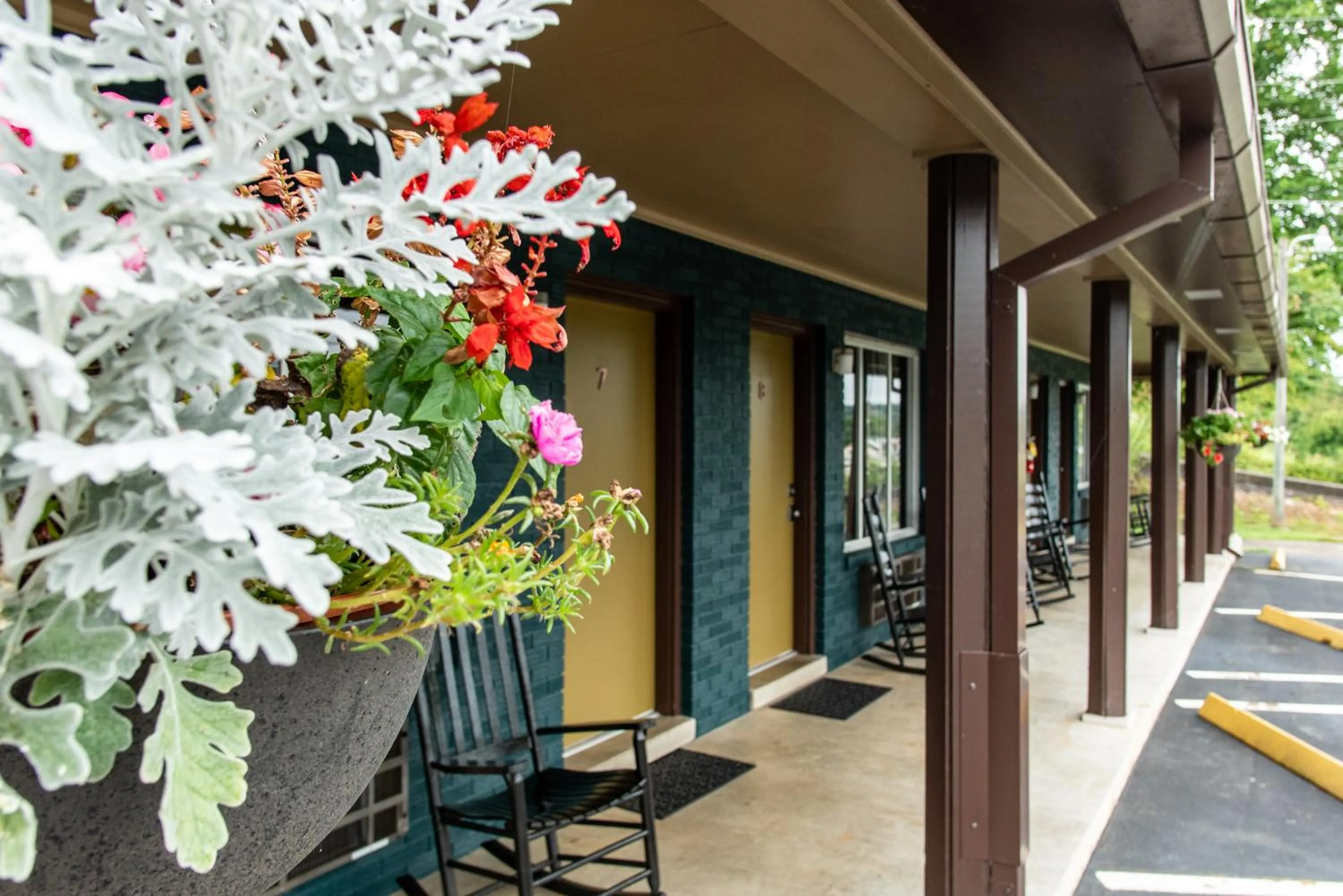 Property building in Townsend River Breeze Inn