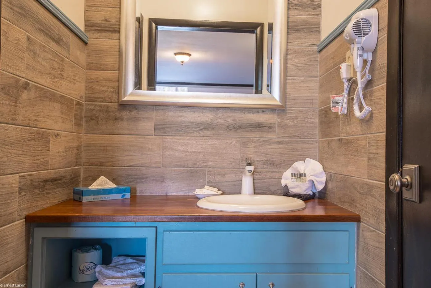 Bathroom in Townsend River Breeze Inn