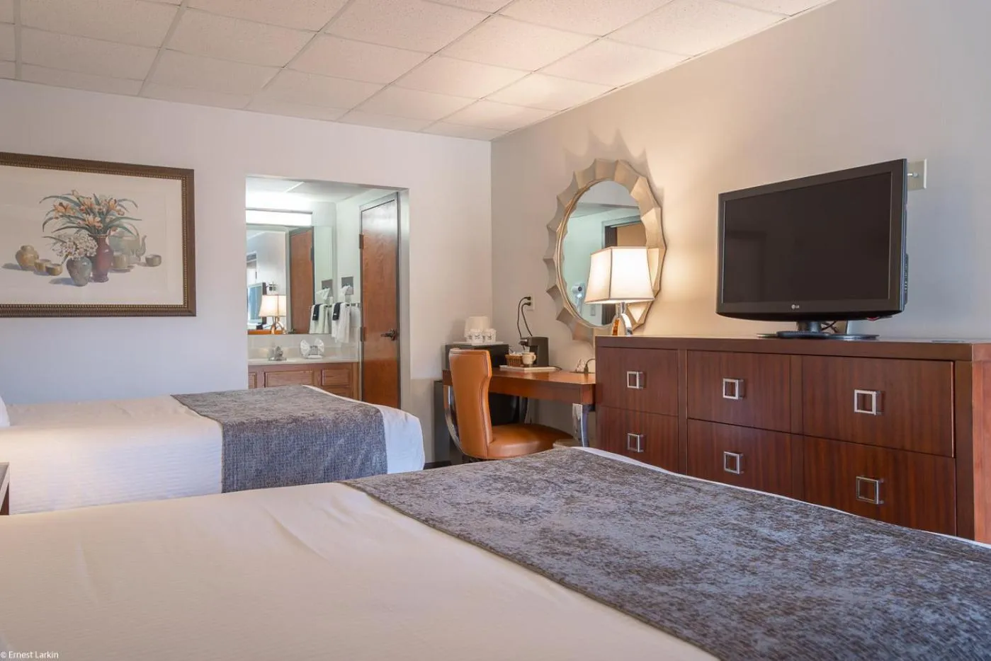 Bed in Townsend River Breeze Inn