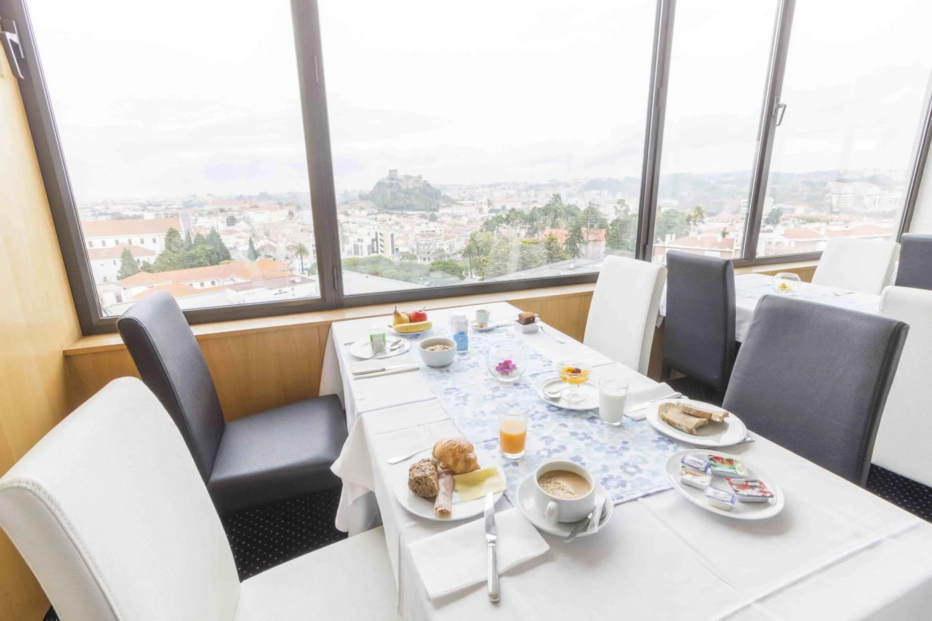 Restaurant/places to eat in Hotel Eurosol Leiria & Jardim