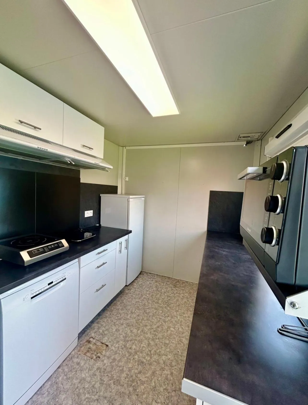 Kitchen or kitchenette in Hôtel Acajou