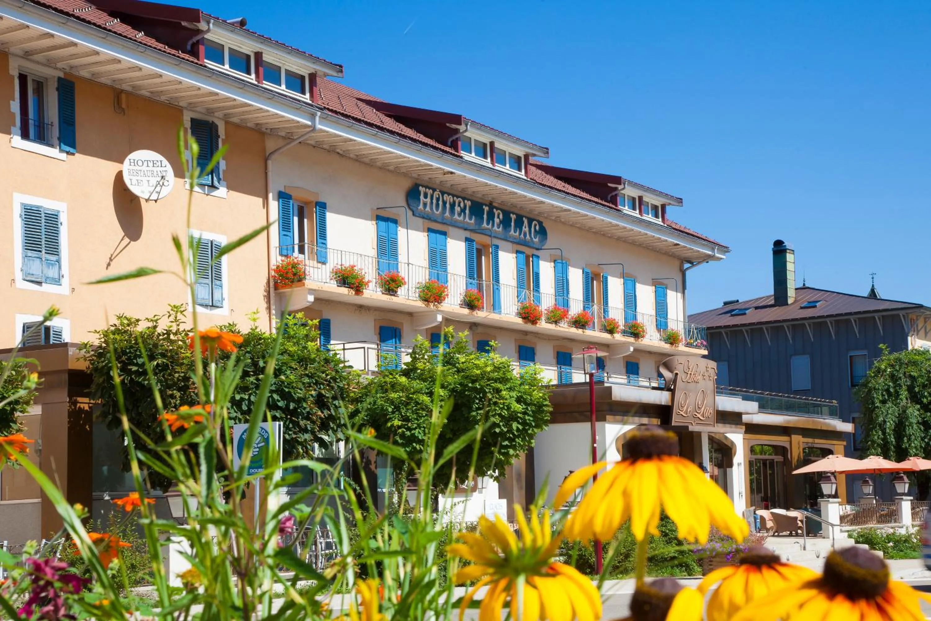 Property building in Hôtel-Restaurant Le Lac