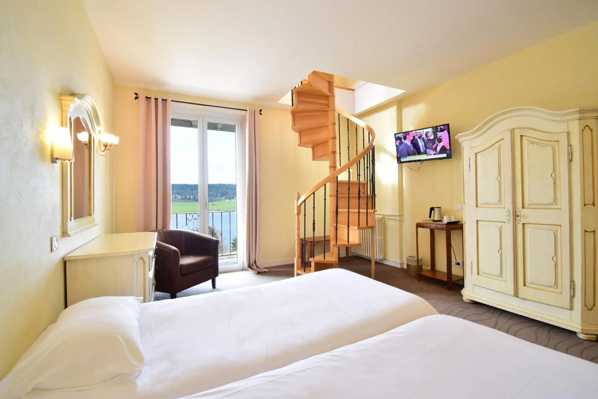 Bed in Hôtel-Restaurant Le Lac