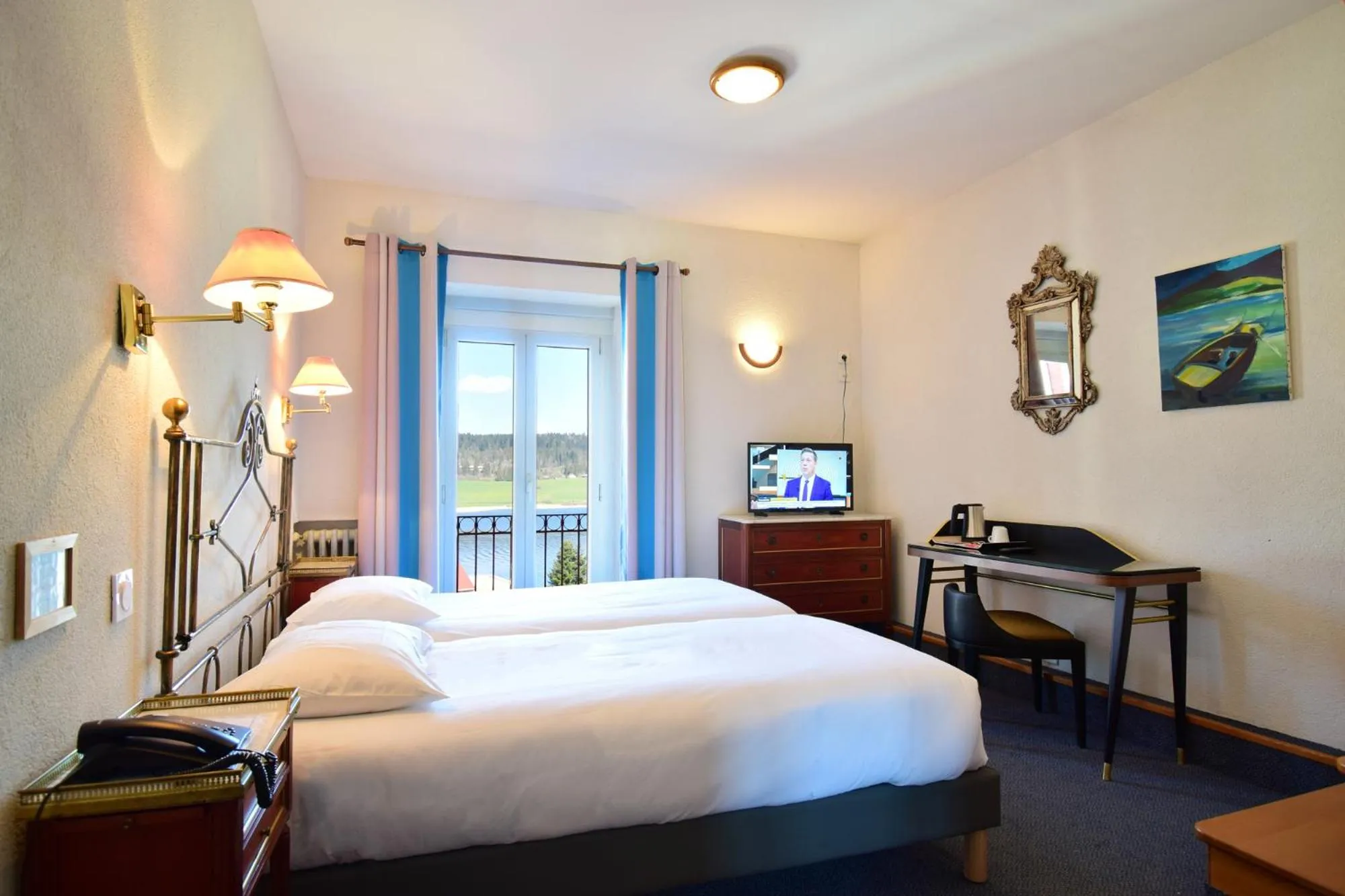 Bed in Hôtel-Restaurant Le Lac