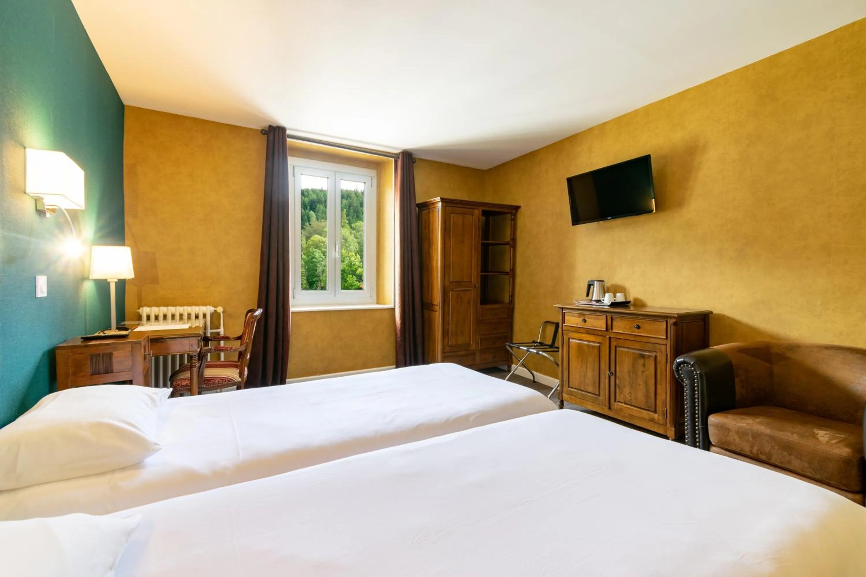 Photo of the whole room, Bed in Hôtel-Restaurant Le Lac