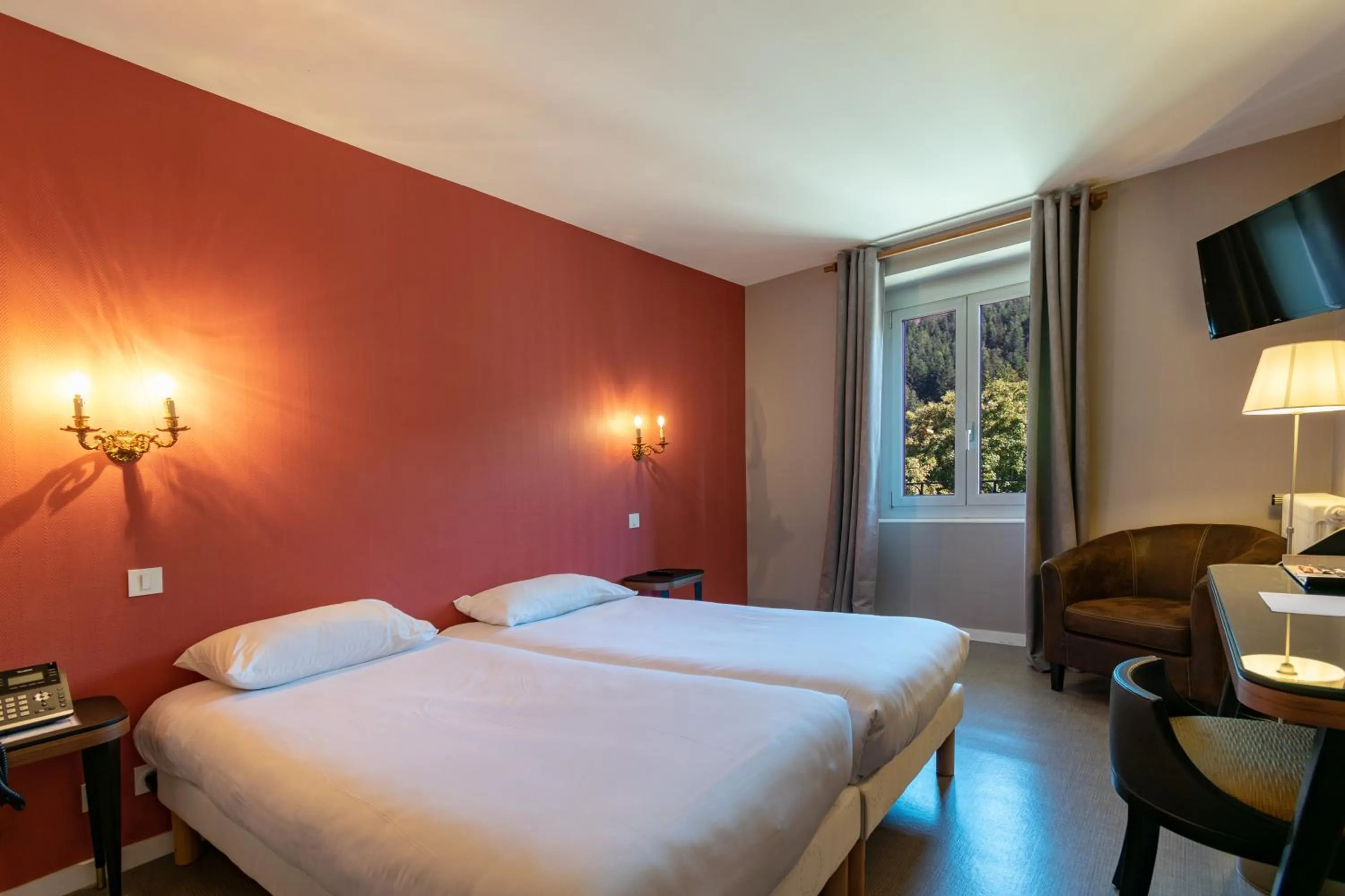 Bedroom, Bed in Hôtel-Restaurant Le Lac