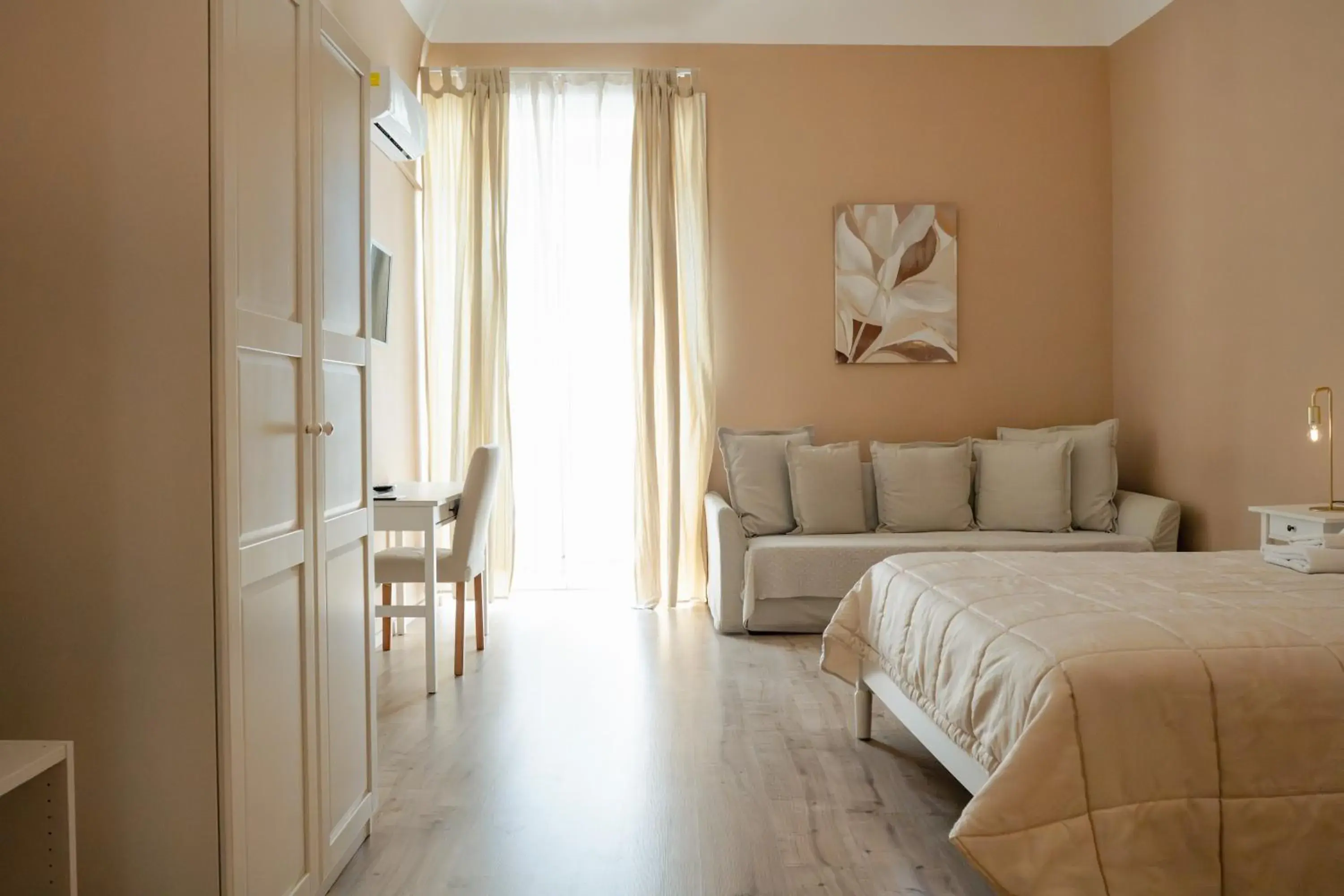 Junior Suite with Balcony in B&B Matteo Bonello - Fianco Cattedrale Junior Suite with Balcony in B&B Matteo Bonello - Fianco Cattedrale