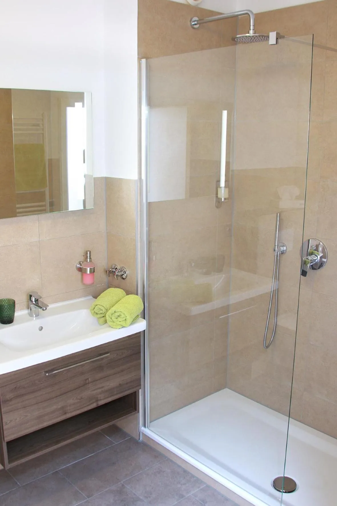 Shower in Hotel Quellenhof