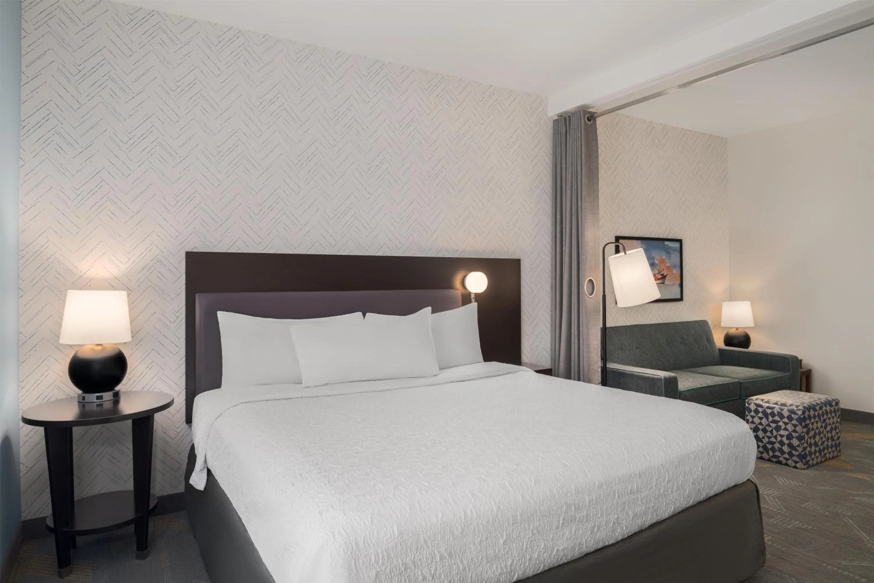 Living room, Bed in Home2 Suites by Hilton Biloxi/North/D'Iberville