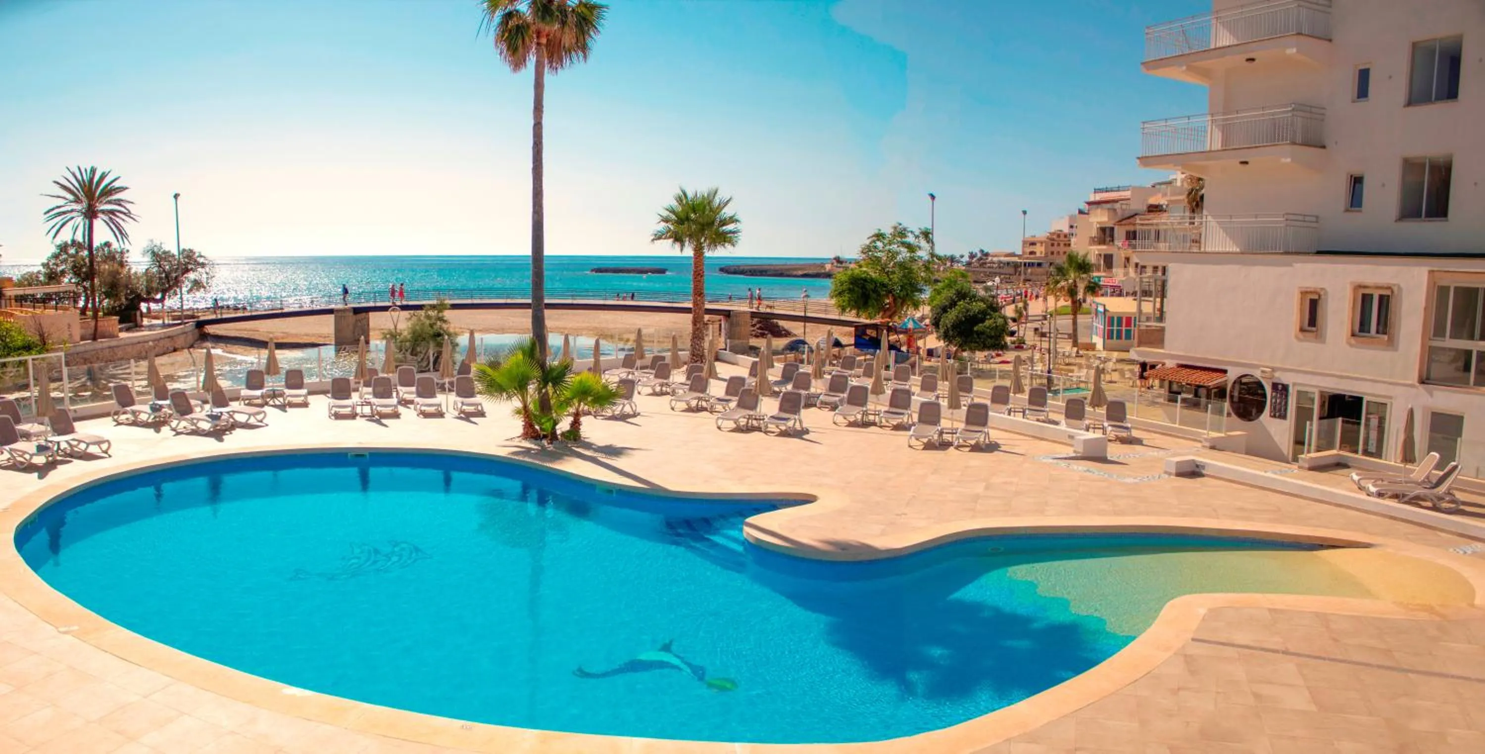 Swimming pool in Apartamentos Playa Moreia