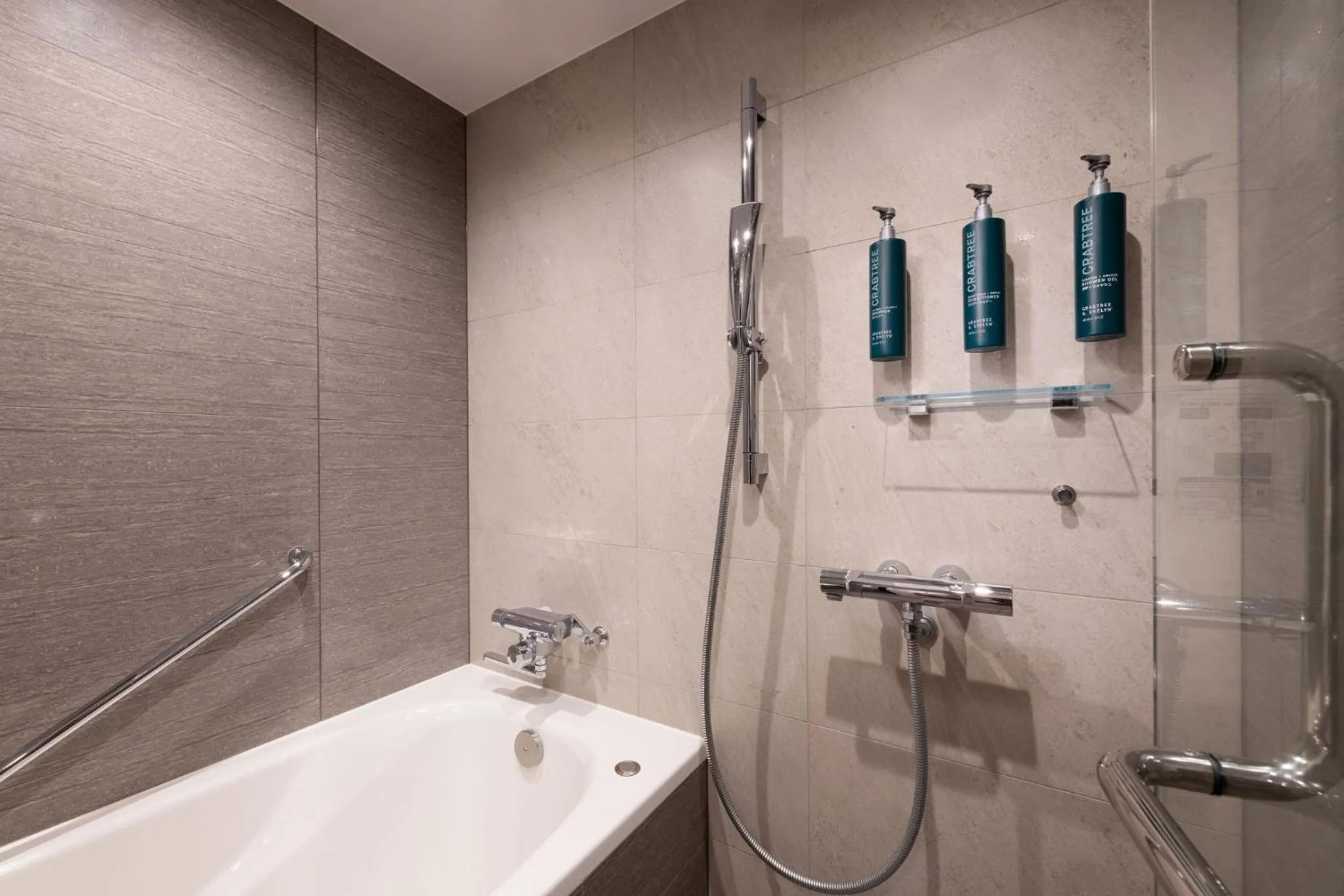 Shower in DoubleTree by Hilton Tokyo Ariake