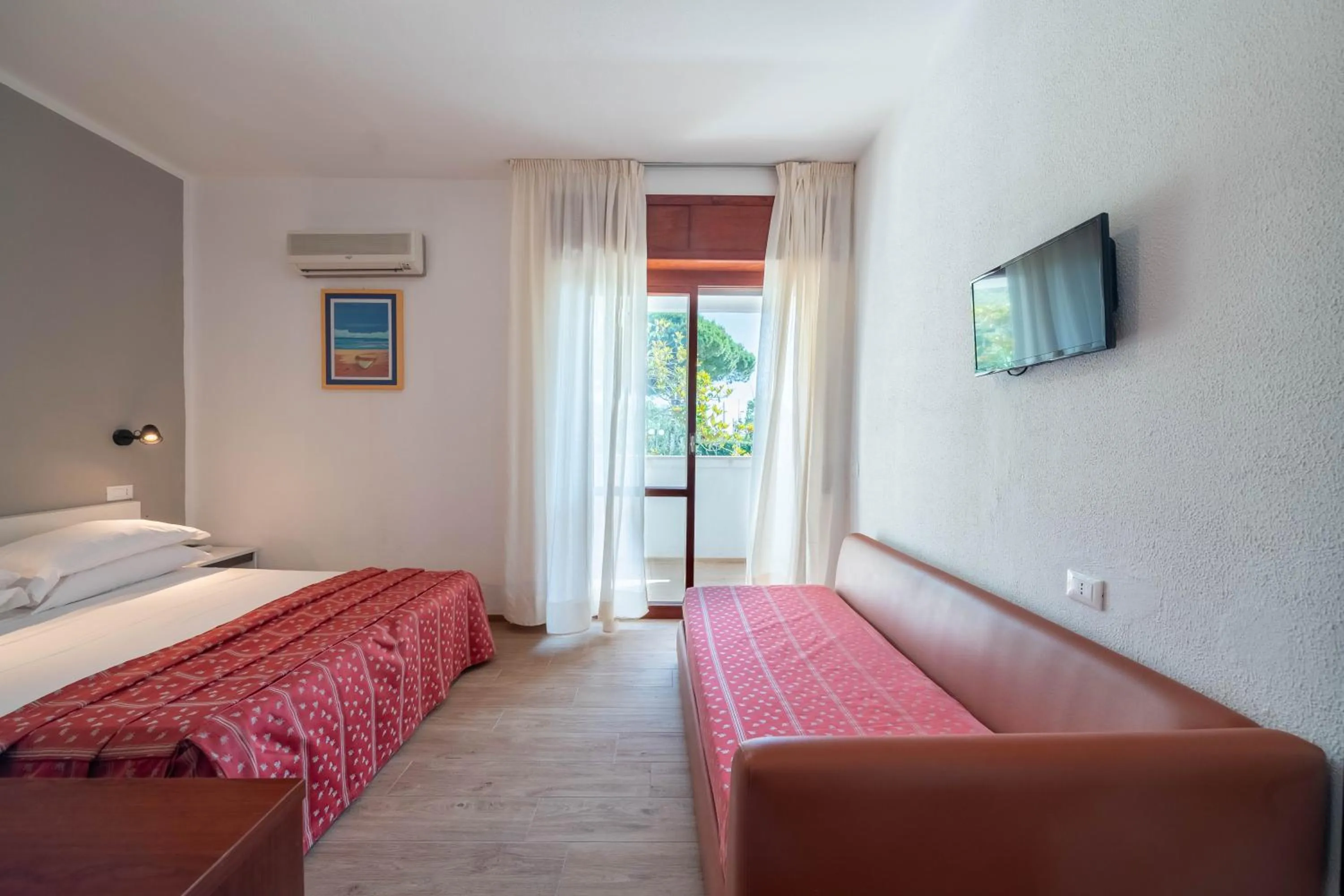 Bedroom, Bed in Hotel Mira