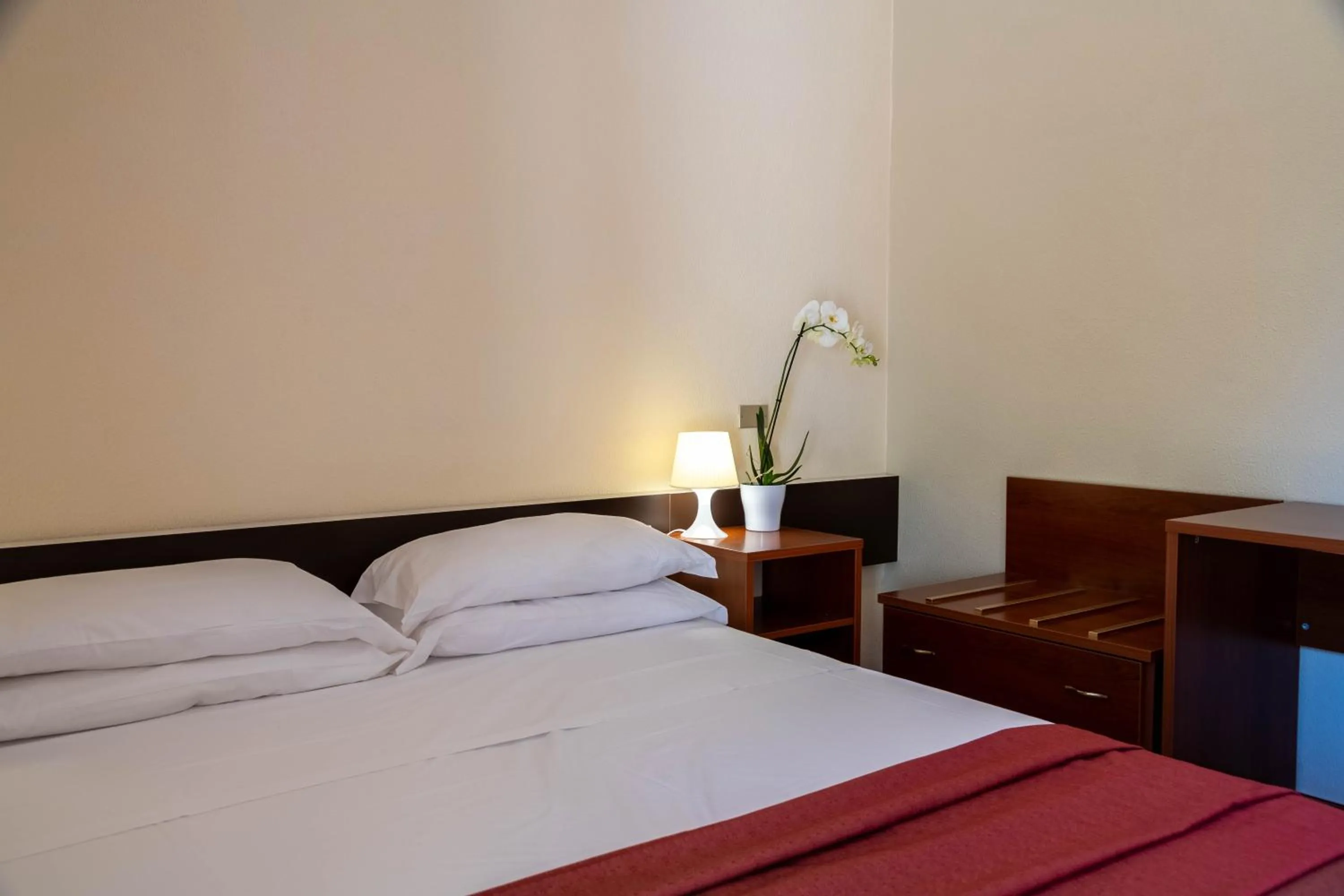 Bedroom, Bed in Hotel Mira