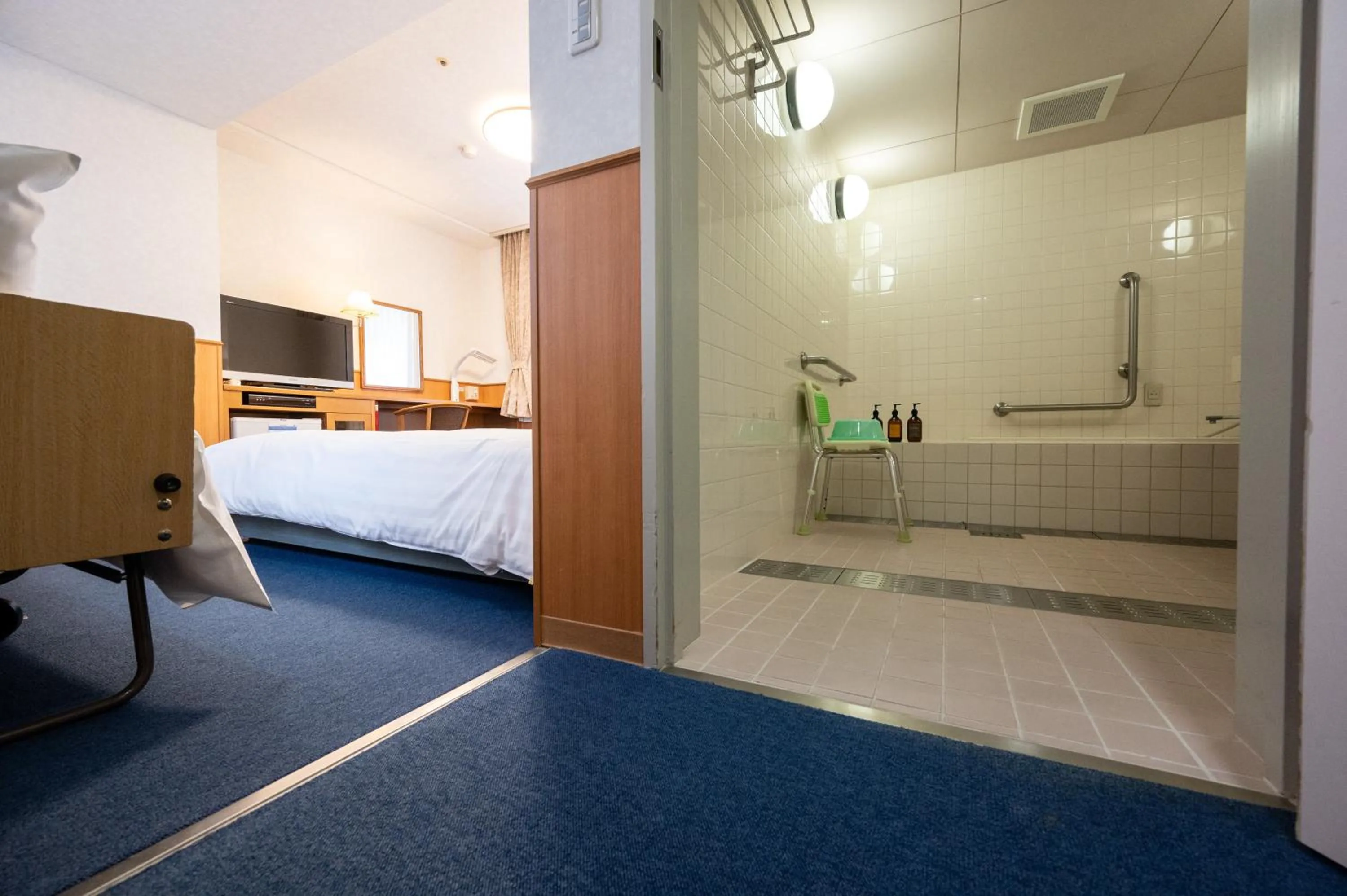 Shower in Ise Pearl Pier Hotel