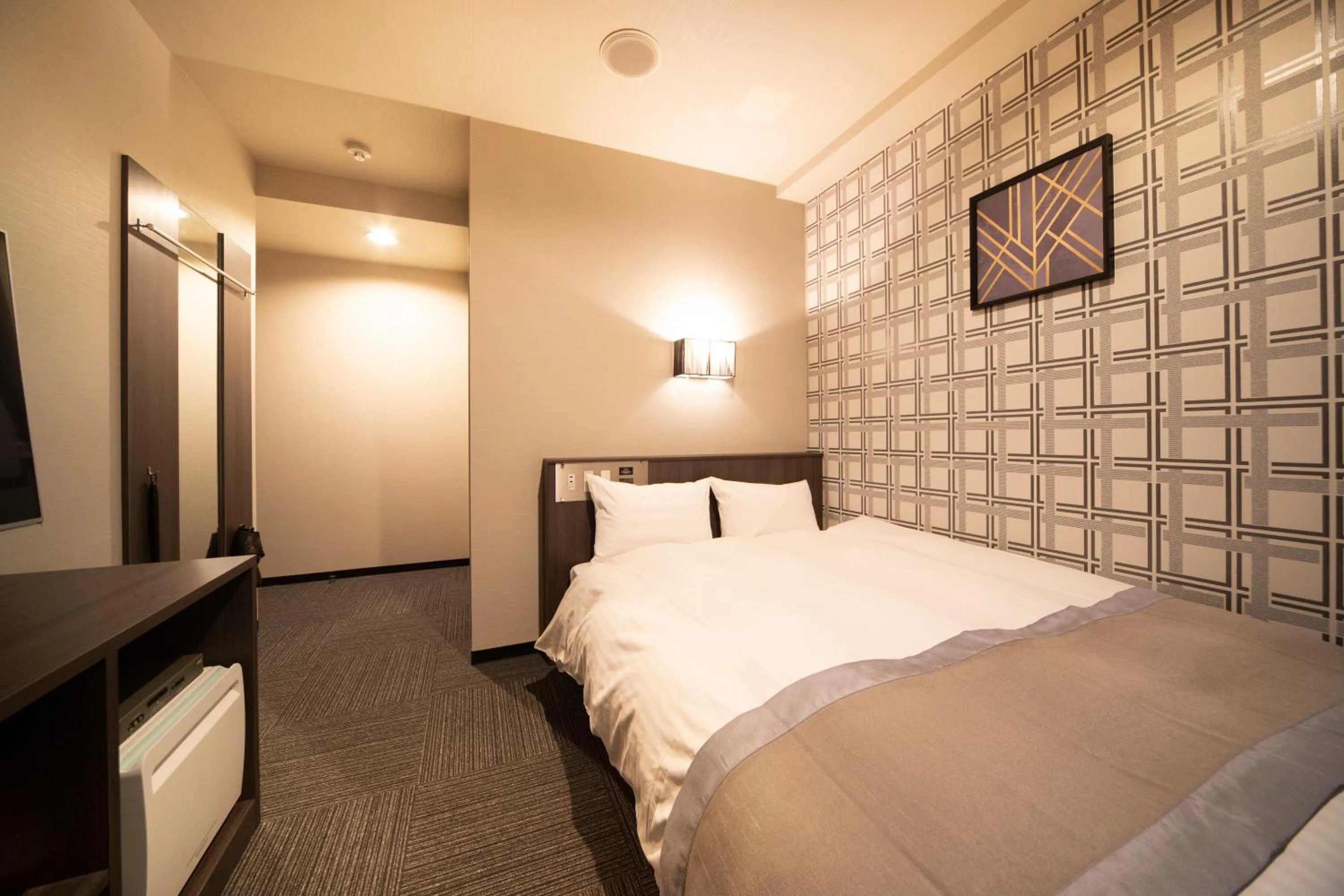 Photo of the whole room, Bed in The Grandeur Hotel