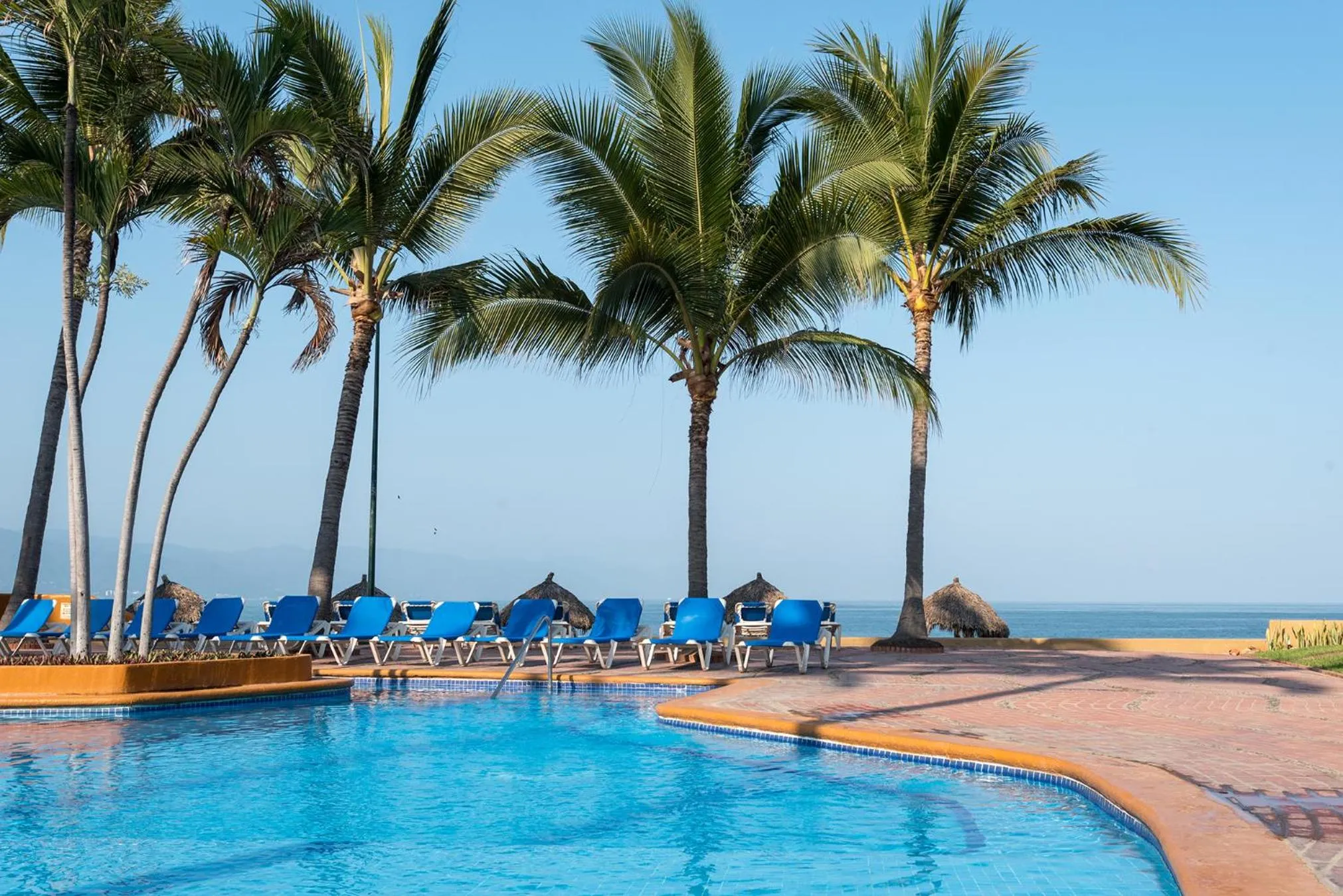 Swimming pool in Hermoso alojamiento en los Tules, frente al mar en medio de hermosos jardines, es Unico!!!