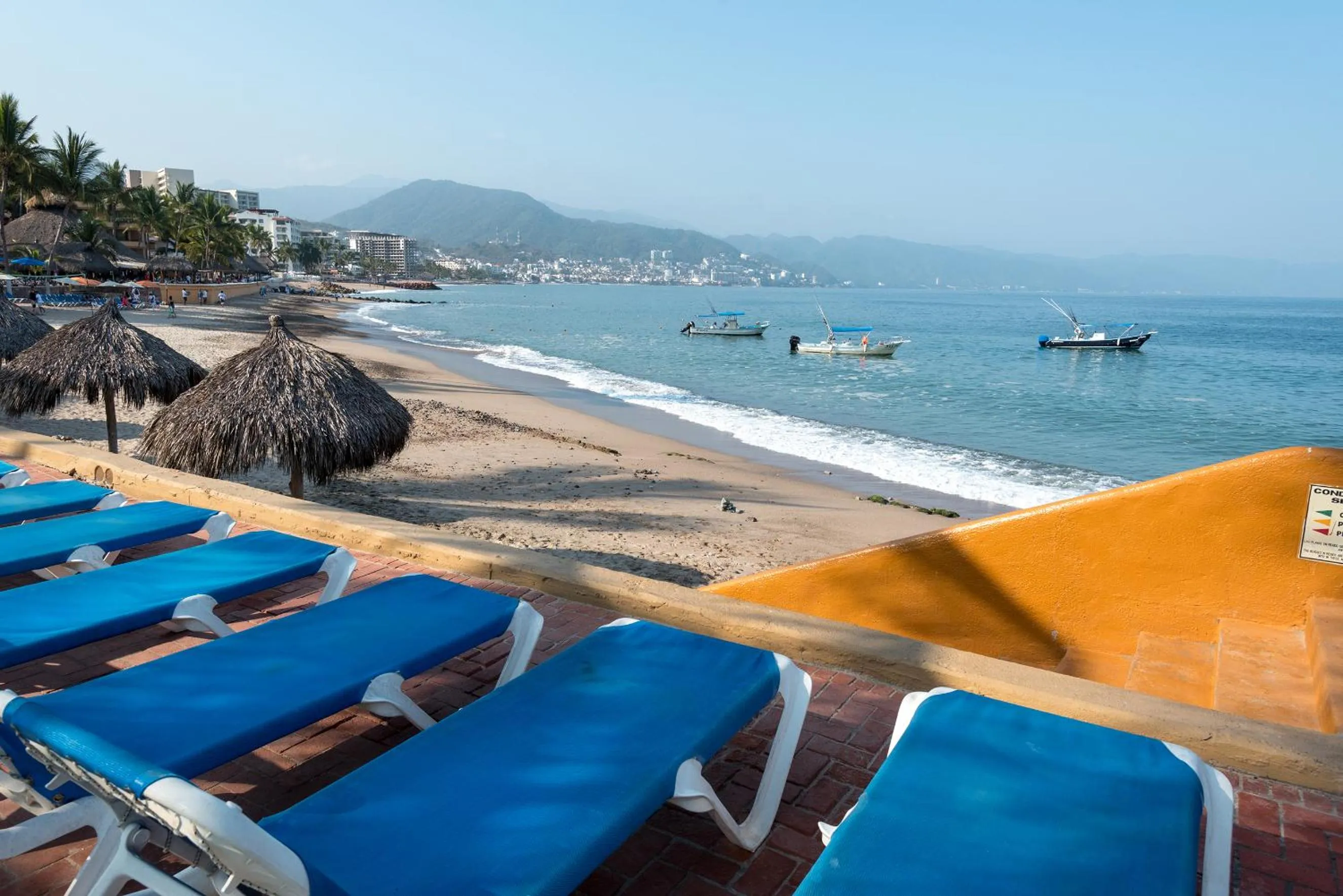 Beach in Hermoso alojamiento en los Tules, frente al mar en medio de hermosos jardines, es Unico!!!