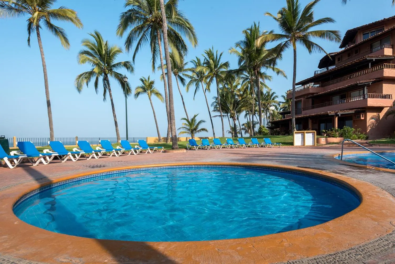 Swimming pool in Hermoso alojamiento en los Tules, frente al mar en medio de hermosos jardines, es Unico!!!