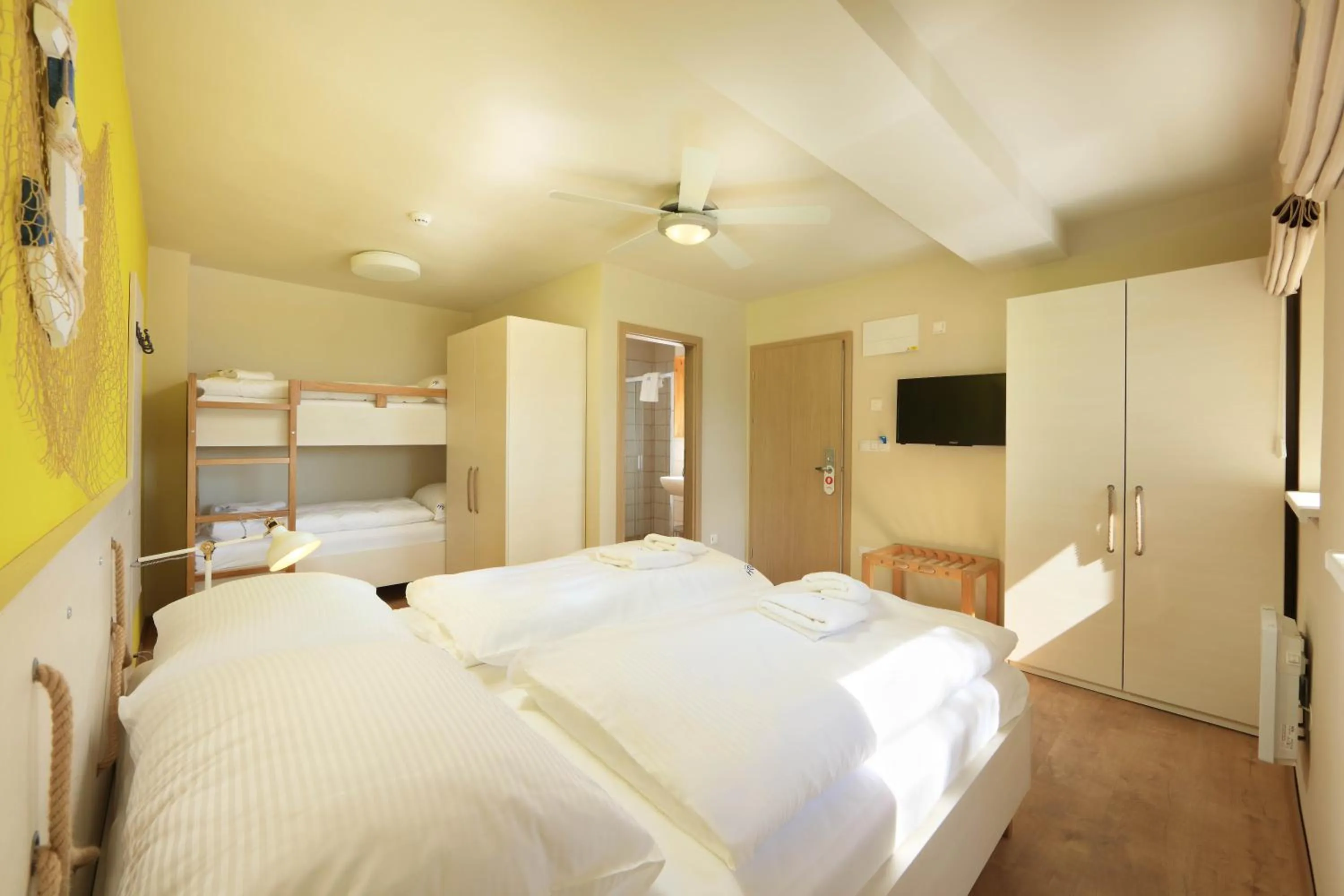 Bedroom, Bed in Hotel Resort Relax