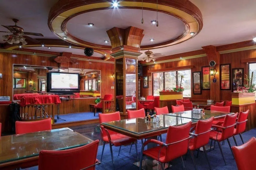 Restaurant/places to eat in S&C Hotel Suites and Apartments