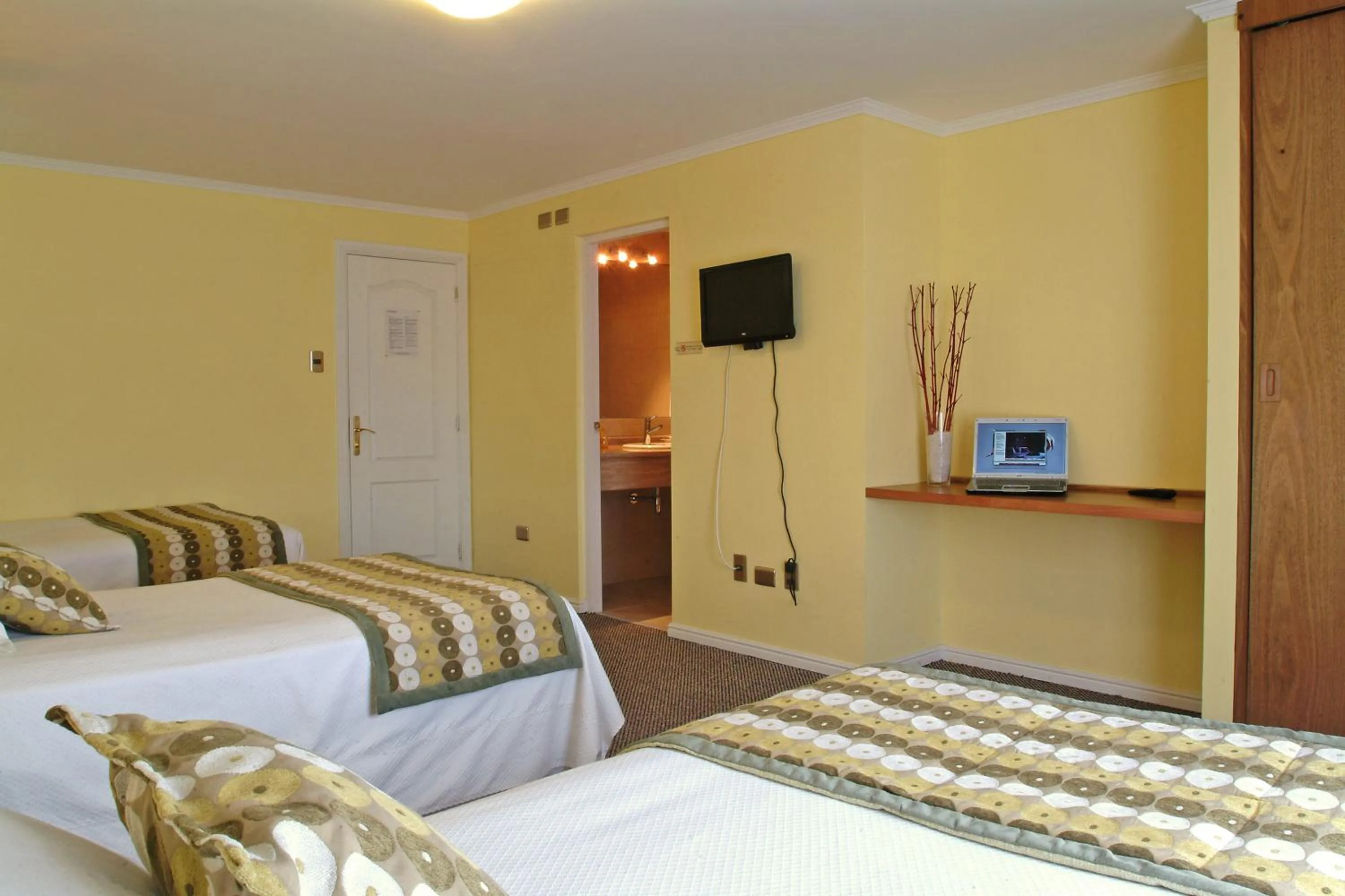 Bedroom, Bed in Hotel Carpa Manzano