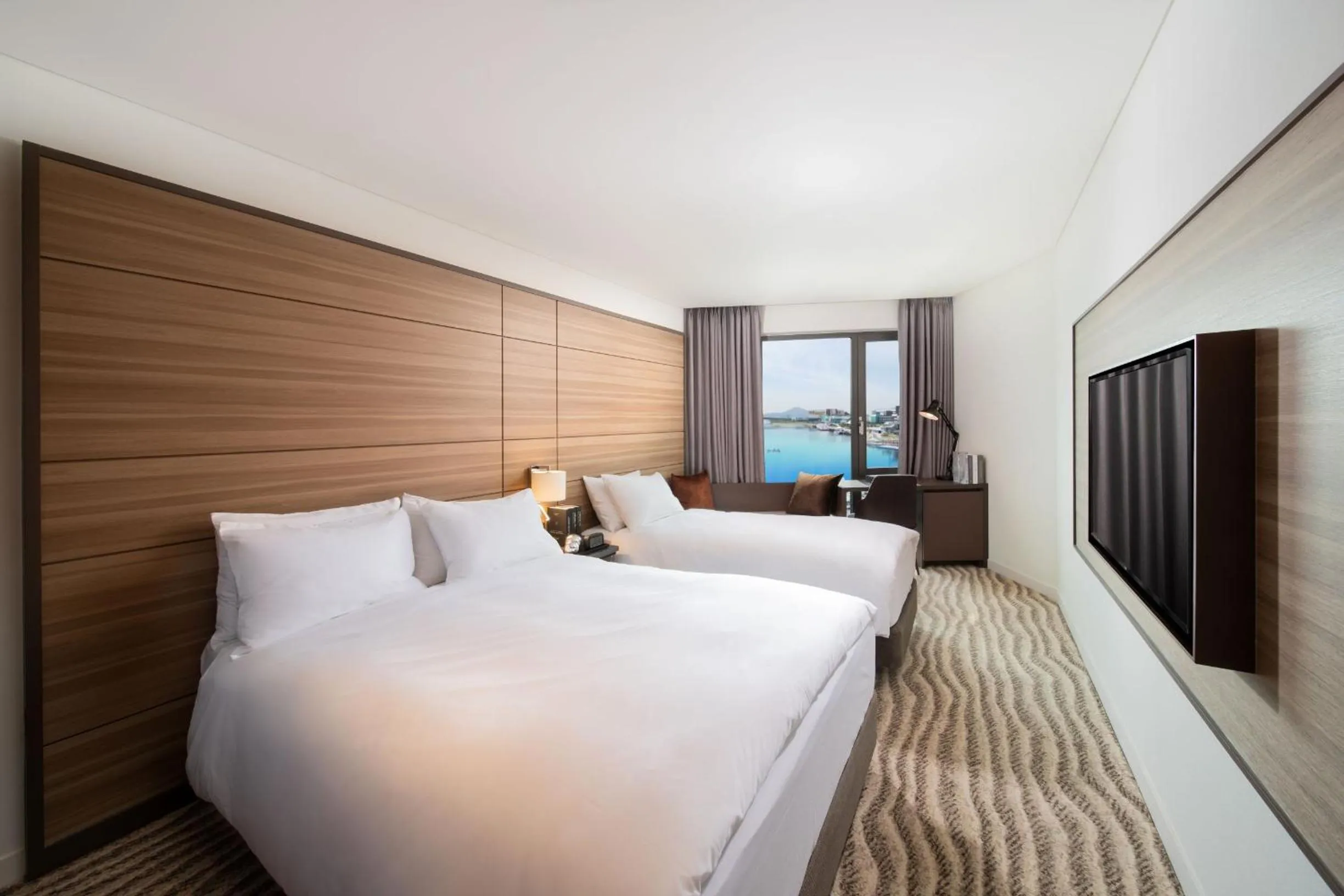 Photo of the whole room, Bed in Hotel Marinabay Seoul