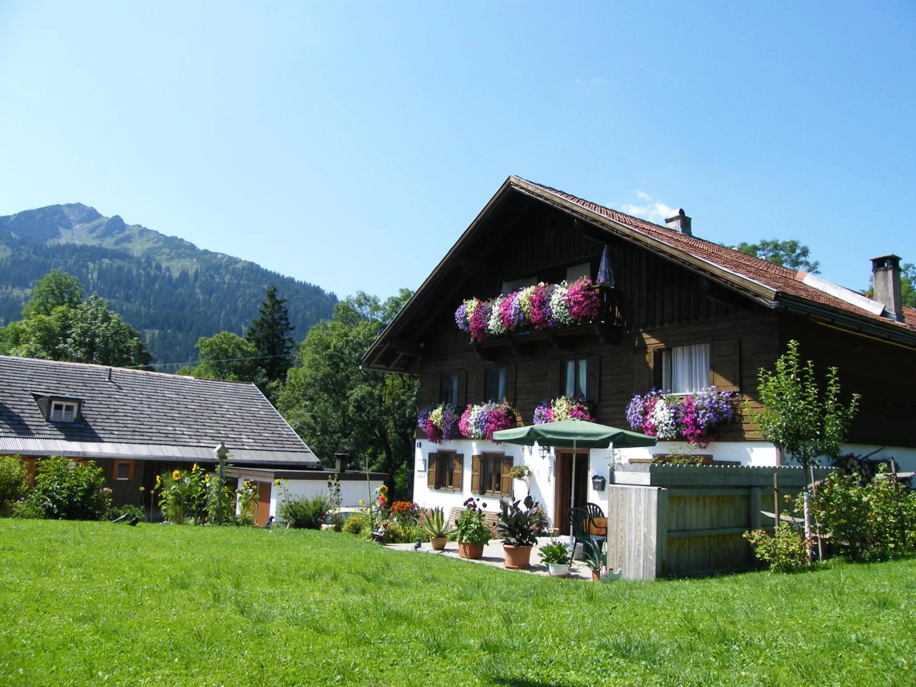 Garden view in Ferienwohnungen Durst Roswitha