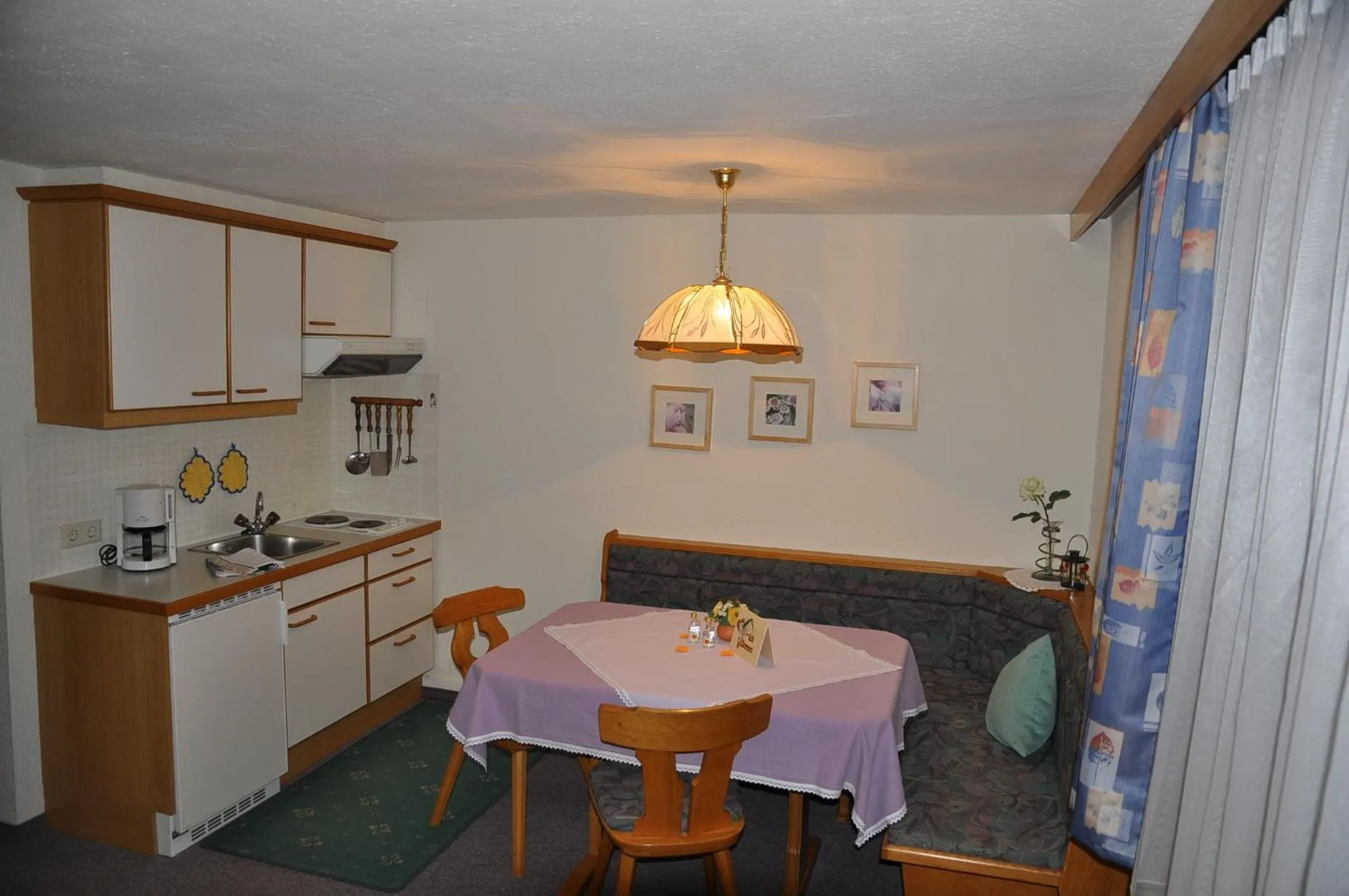 Dining area in Ferienwohnungen Durst Roswitha