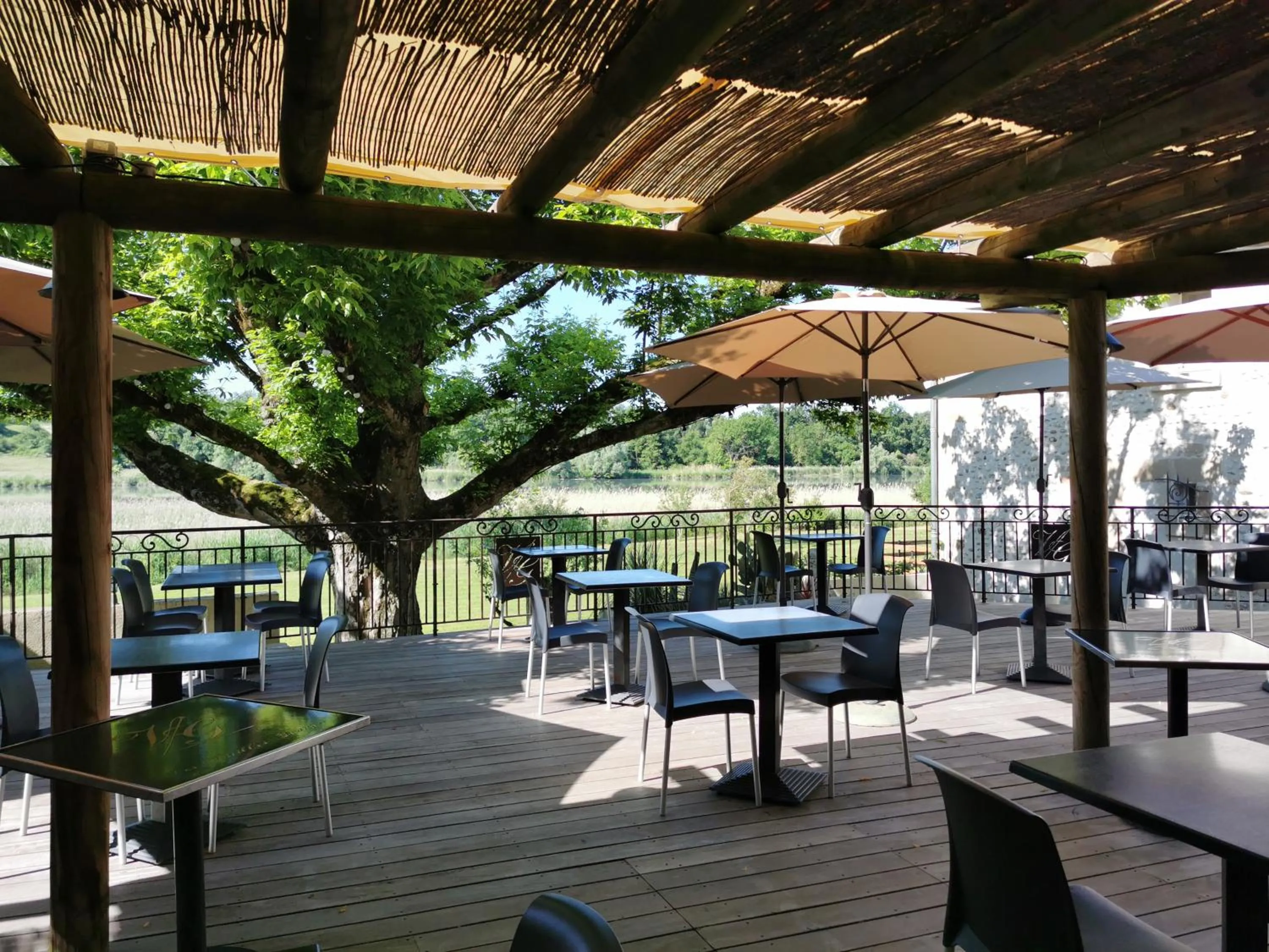 Restaurant/places to eat in Logis Hôtel Les Vieilles Granges