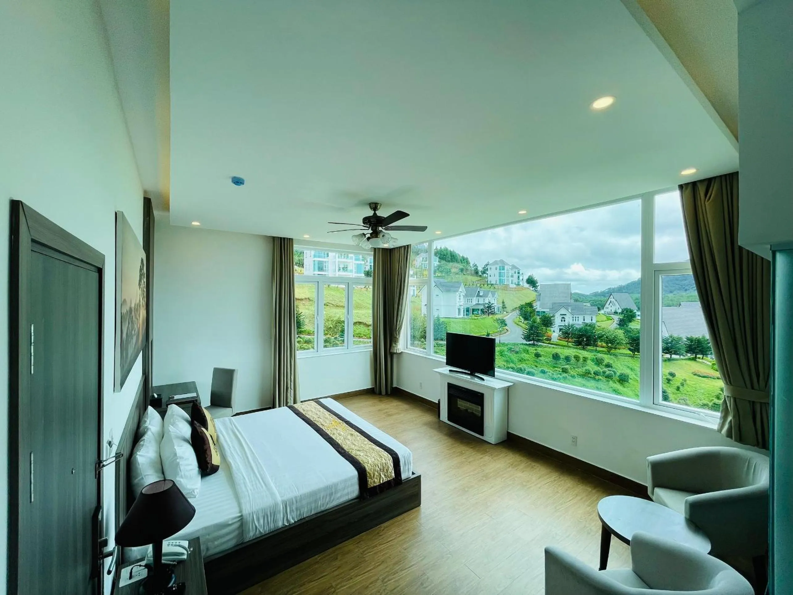 Bedroom, Bed in Dalat Wonder Resort