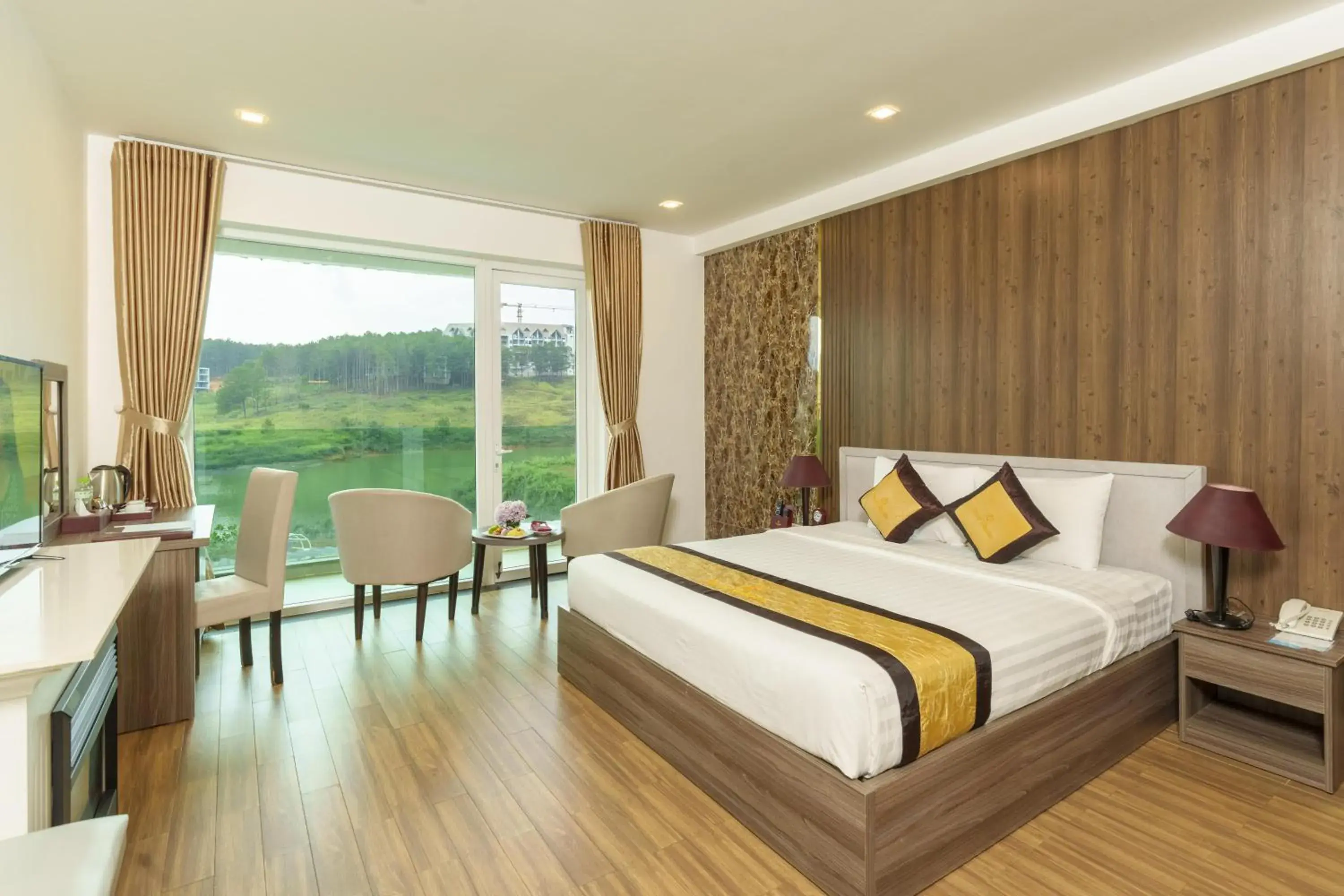 Deluxe Double Room in Dalat Wonder Resort Deluxe Double Room in Dalat Wonder Resort