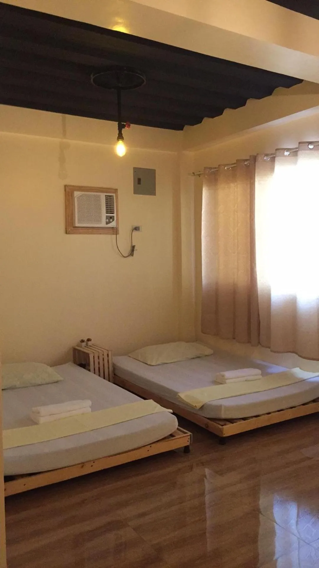 Bedroom, Bed in Location One Eighty