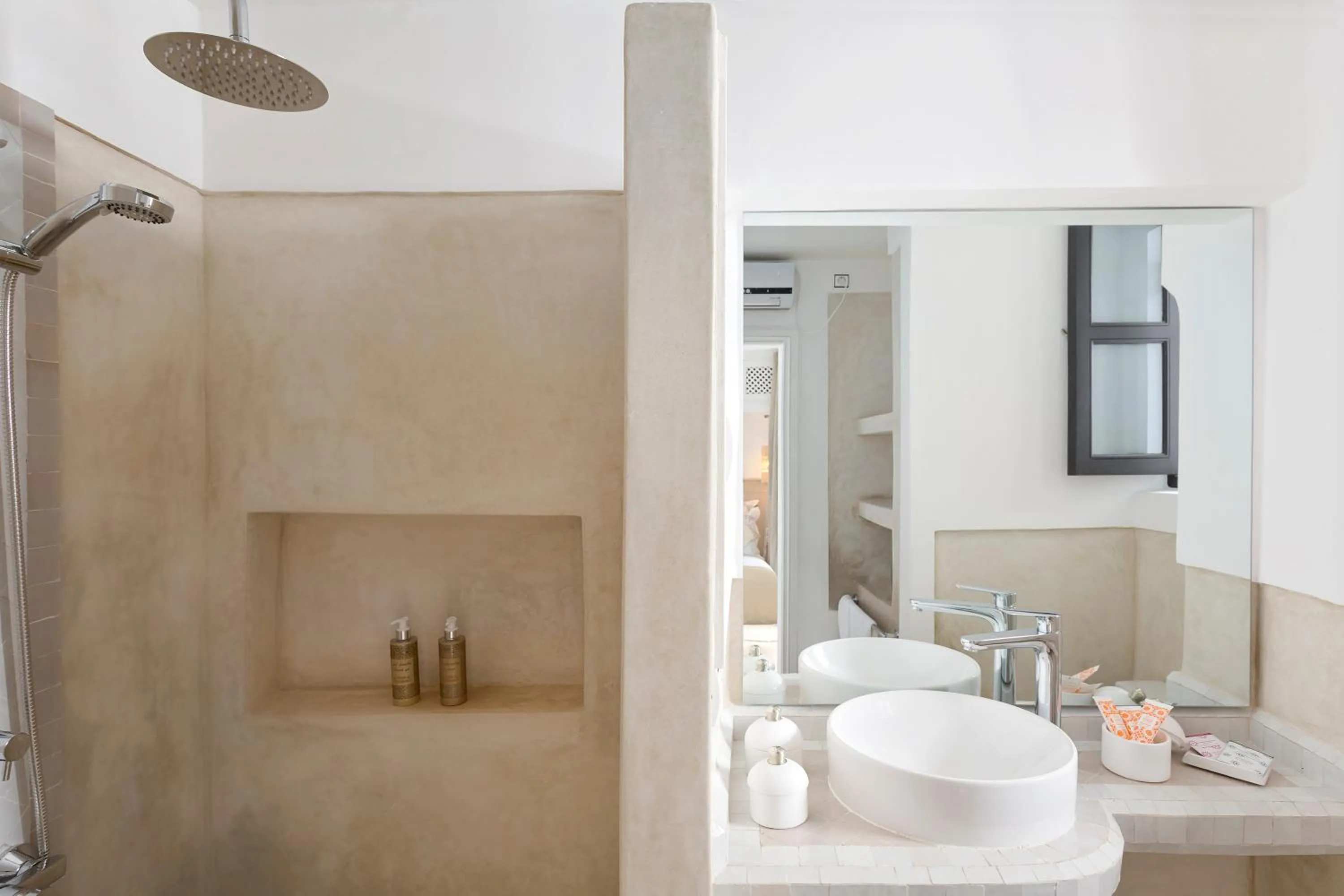 Shower in Riad Mirage