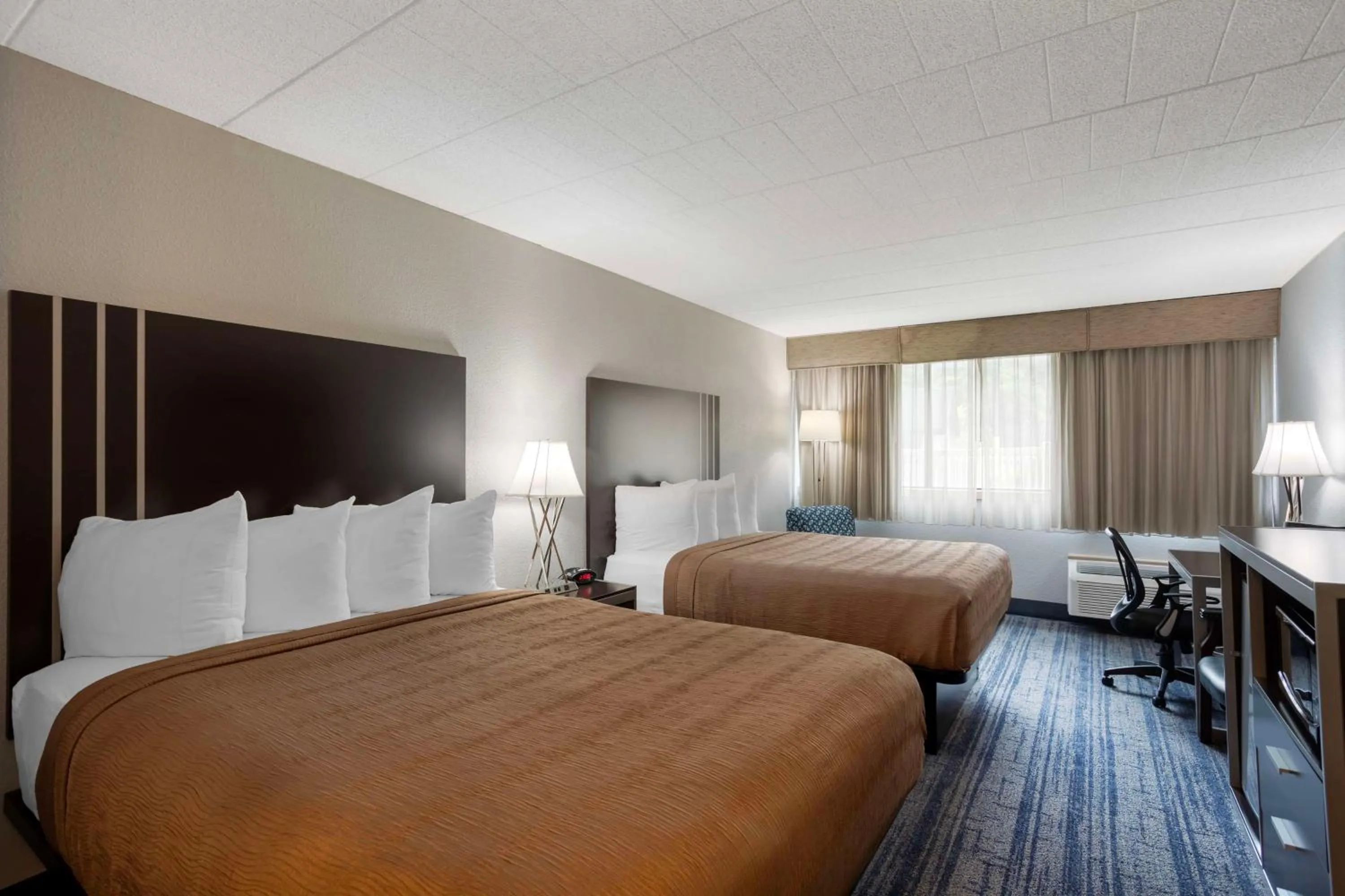 Bedroom, Bed in Best Western Plus Reading Inn & Suites