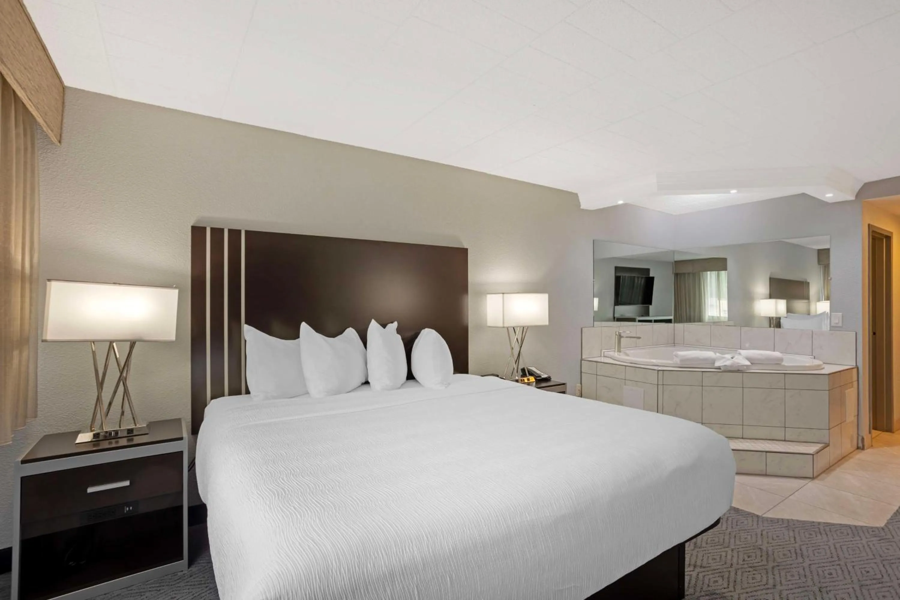 Bedroom, Bed in Best Western Plus Reading Inn & Suites