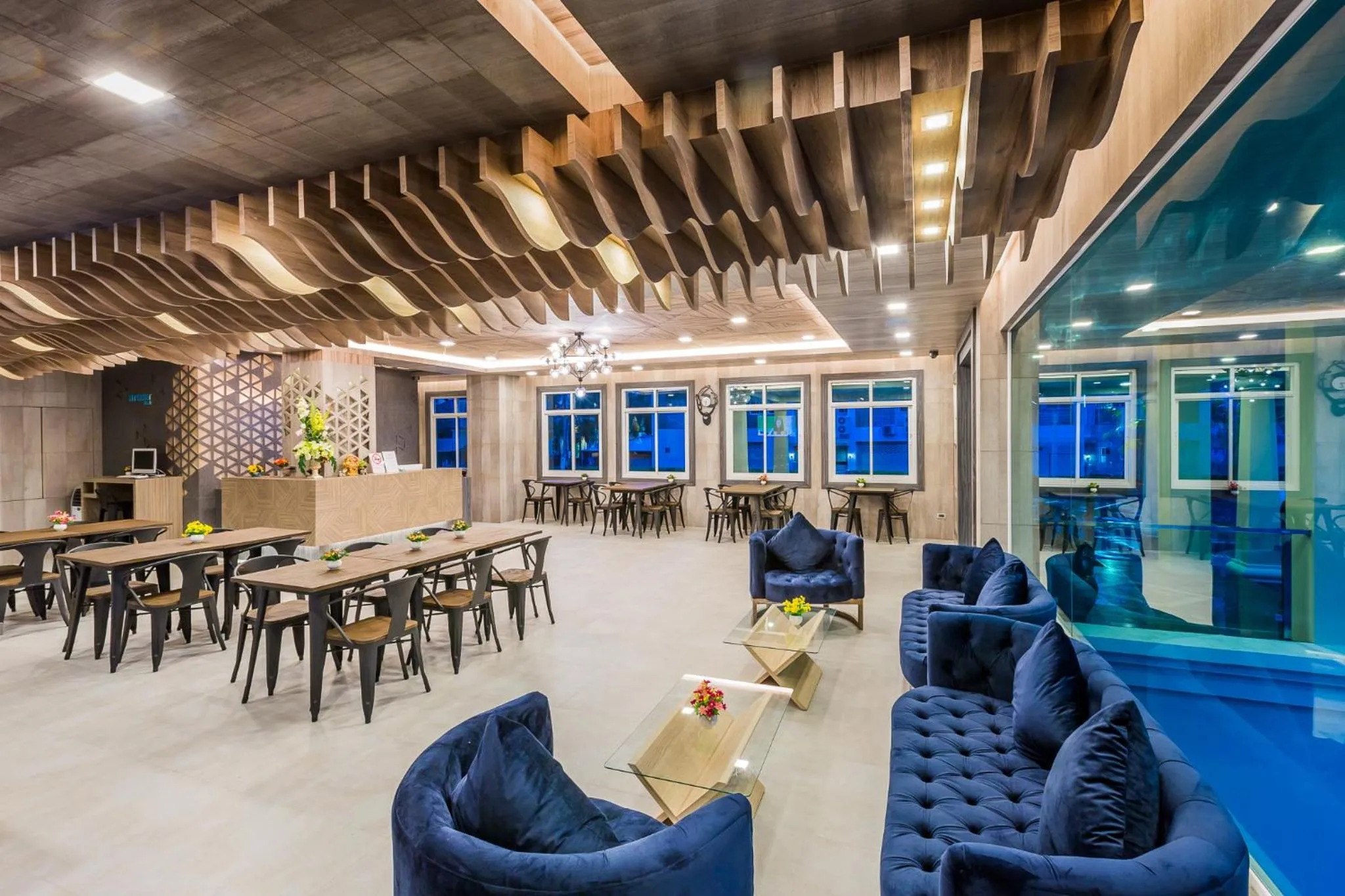 Lobby or reception in Evergreen Suite Hotel