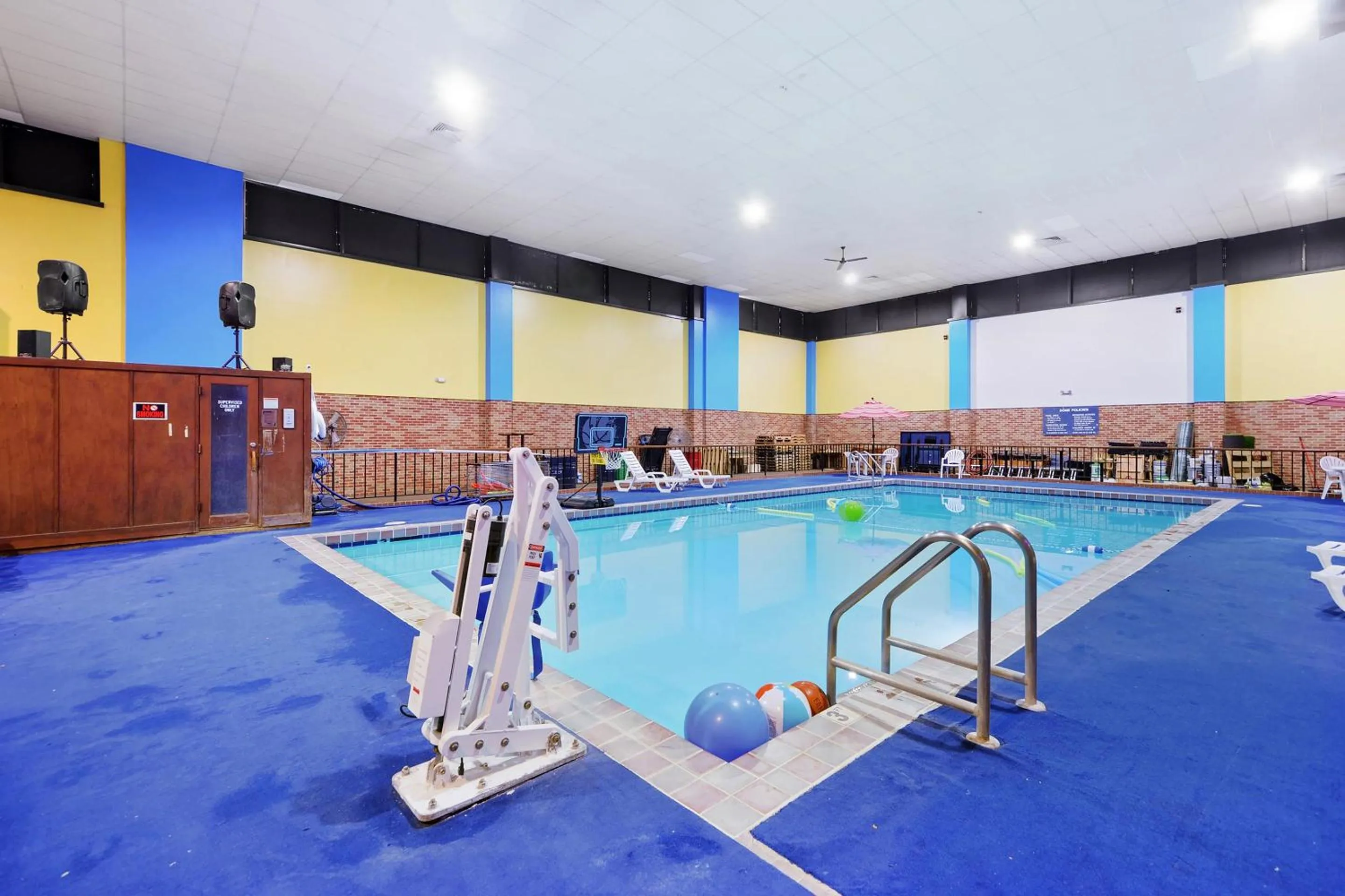 Swimming pool in OYO Hotel Goodland KS Hwy 24