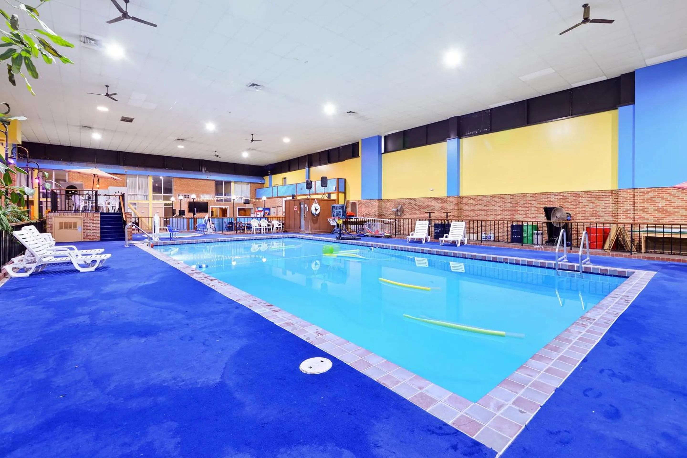 Swimming pool in OYO Hotel Goodland KS Hwy 24