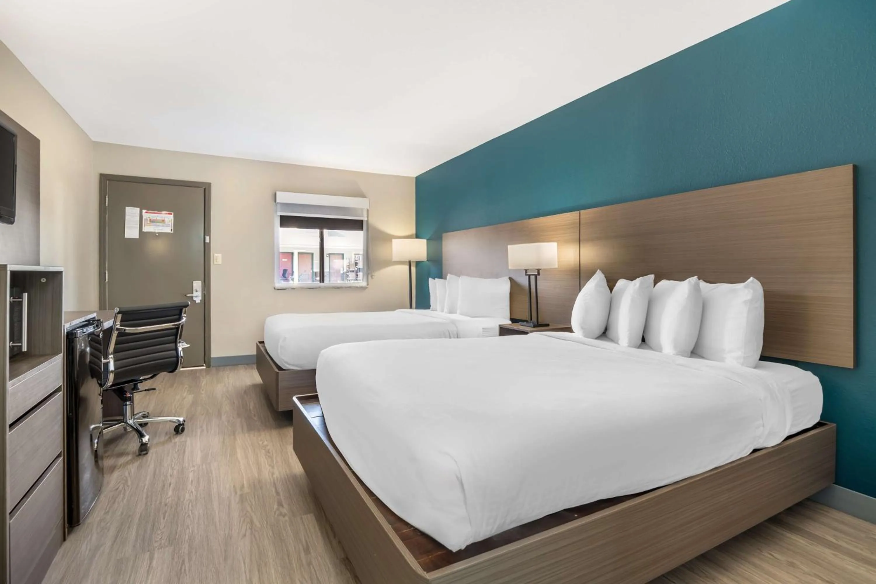 Bedroom, Bed in Best Western Green Tree Inn