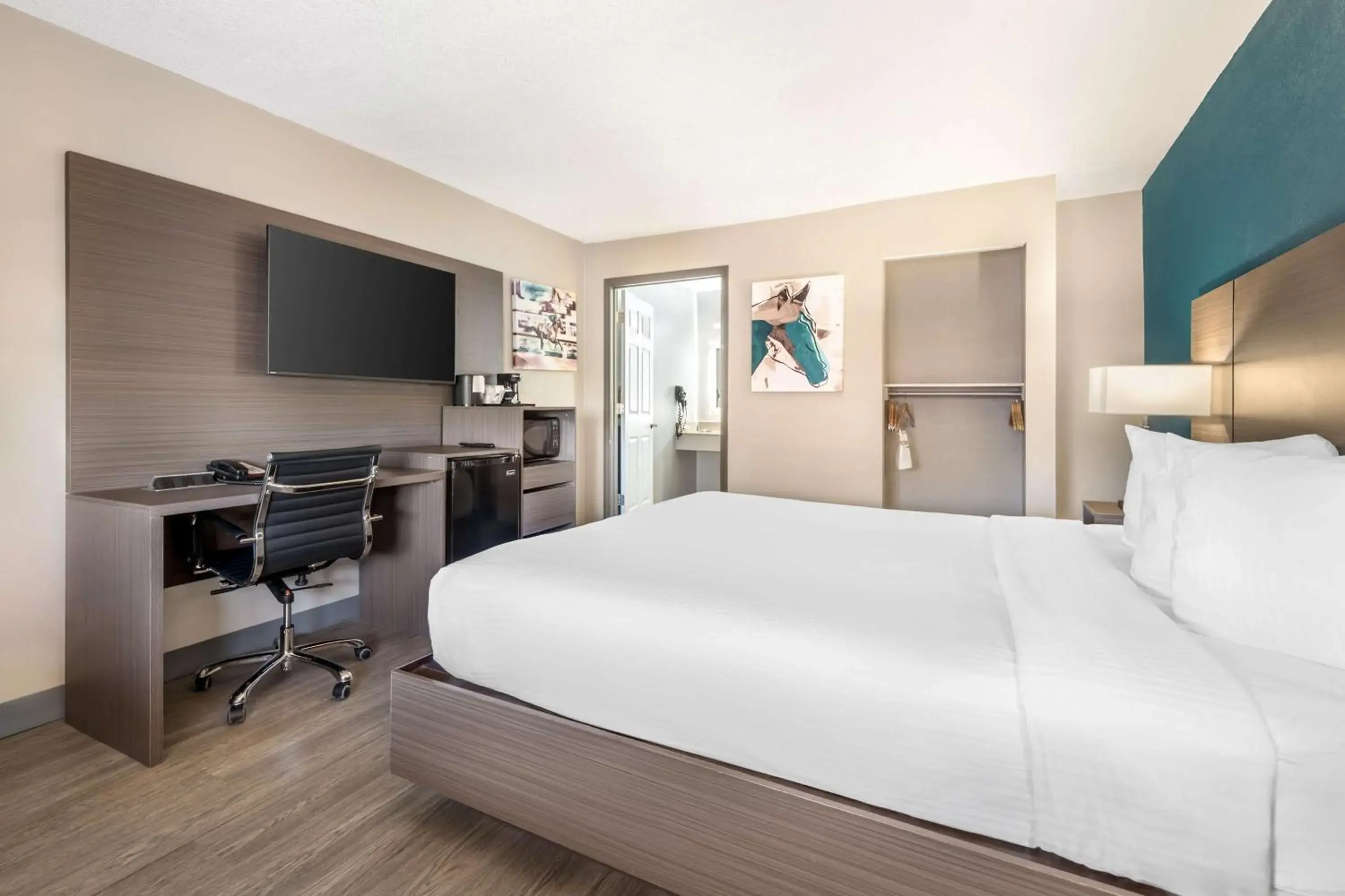 Queen Room - Non-Smoking in Best Western Green Tree Inn Queen Room - Non-Smoking in Best Western Green Tree Inn