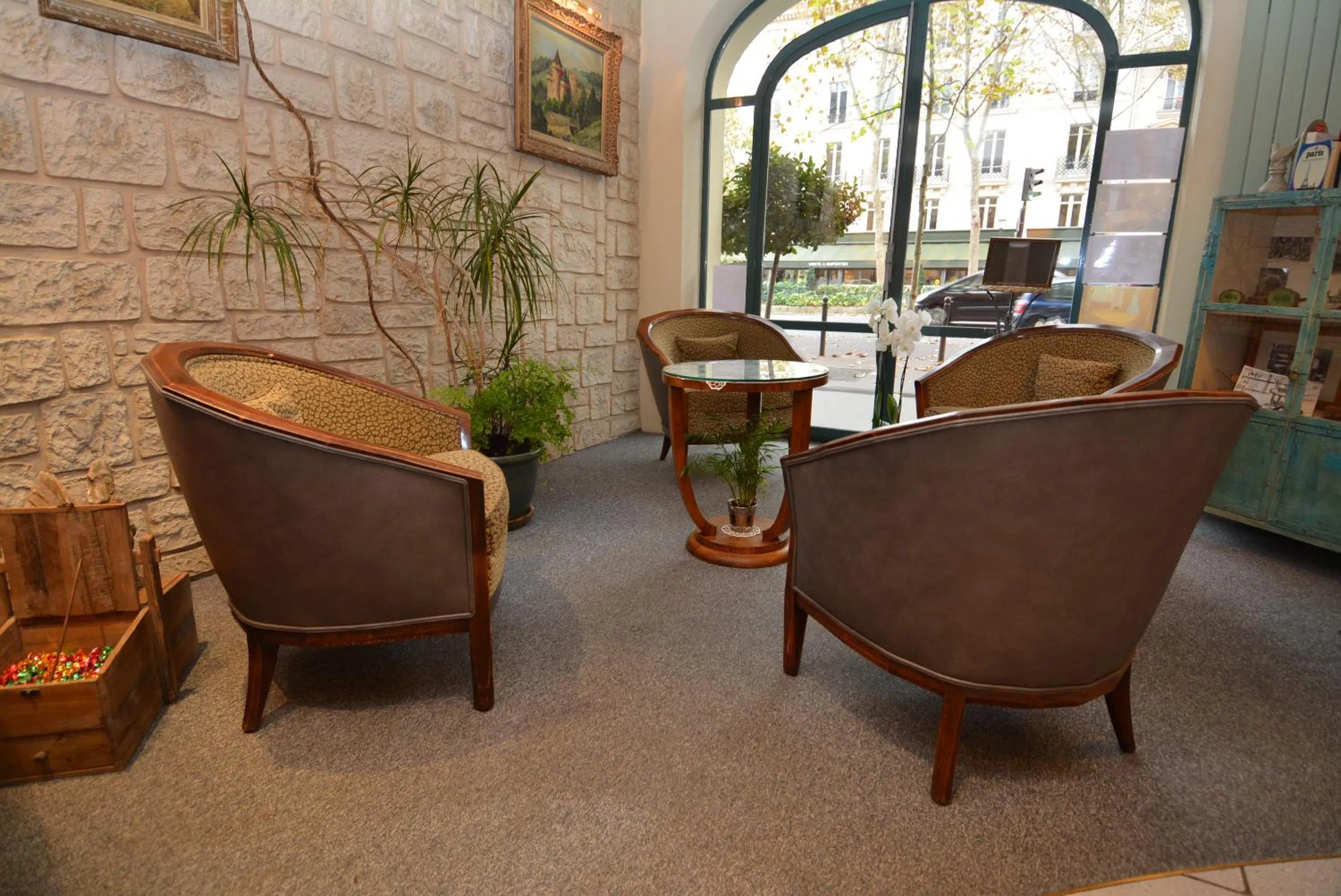 Living room in Port Royal Hotel