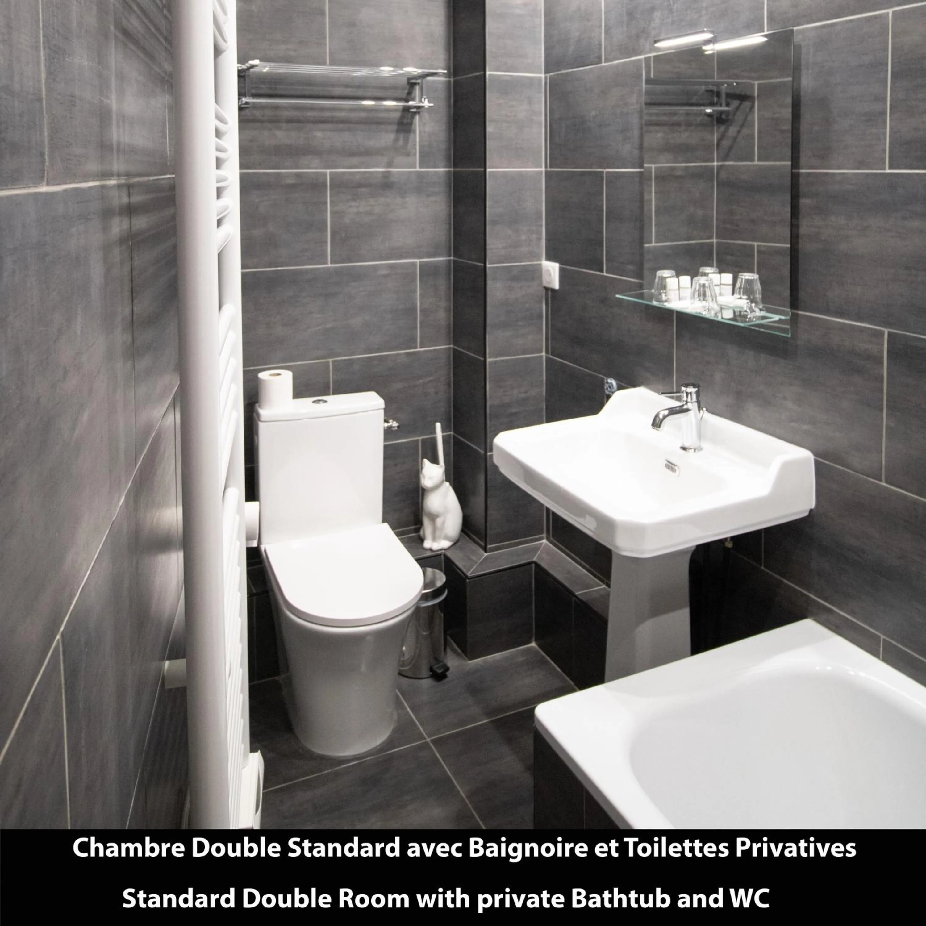 Bathroom in Port Royal Hotel