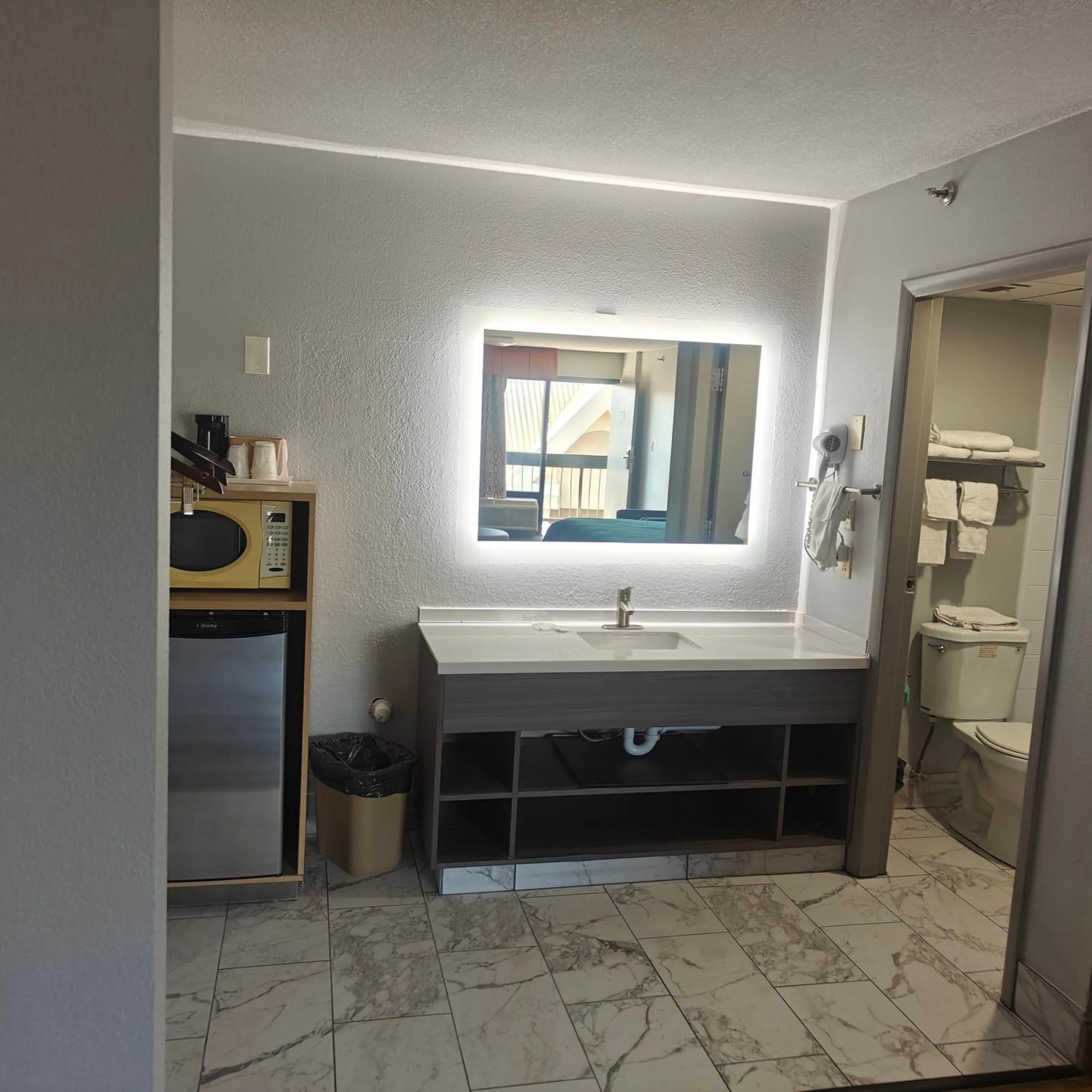 Property building in Mountain Vista Inn & Suites - Walking Distance to the Island