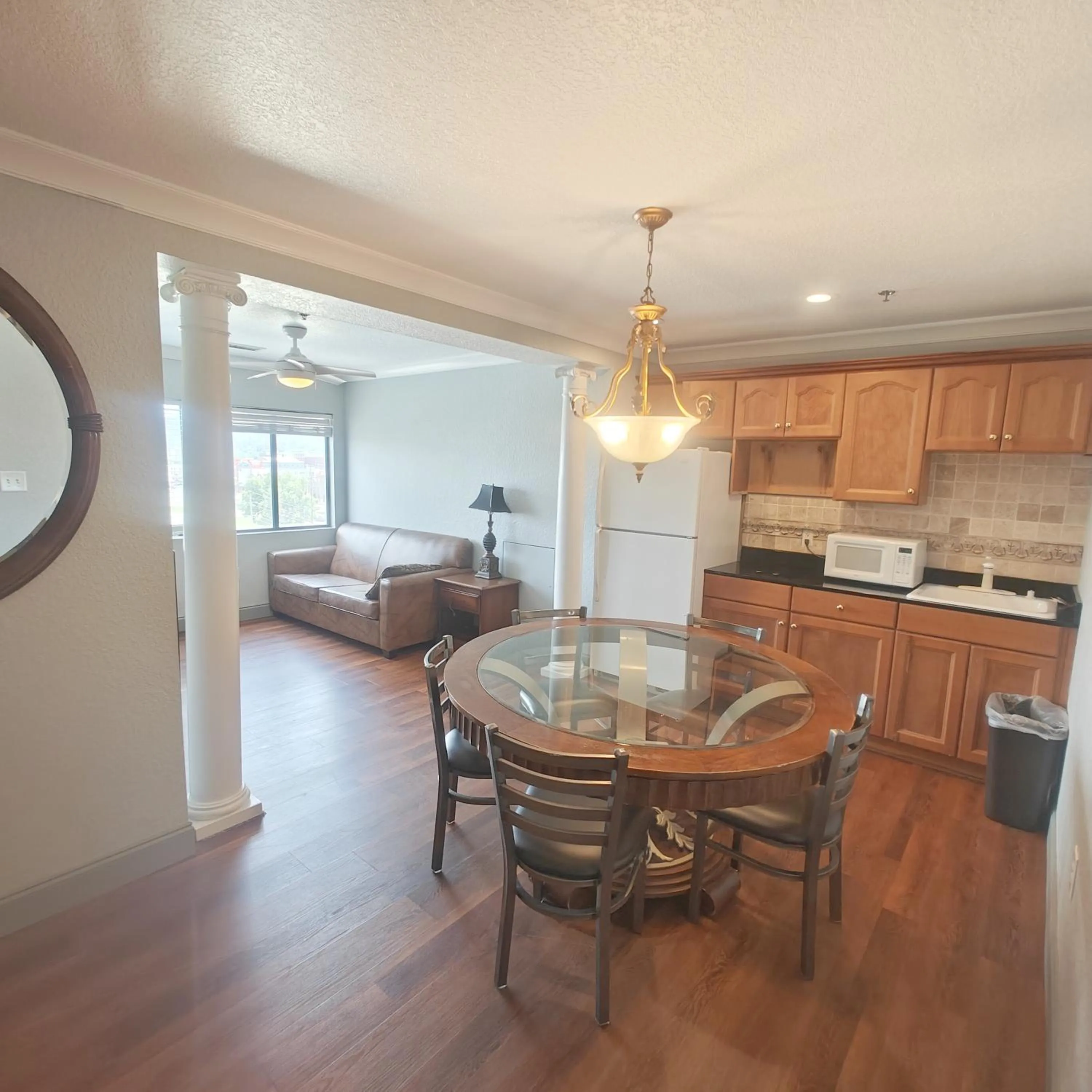 Mountain Vista Inn & Suites - Walking Distance to the Island