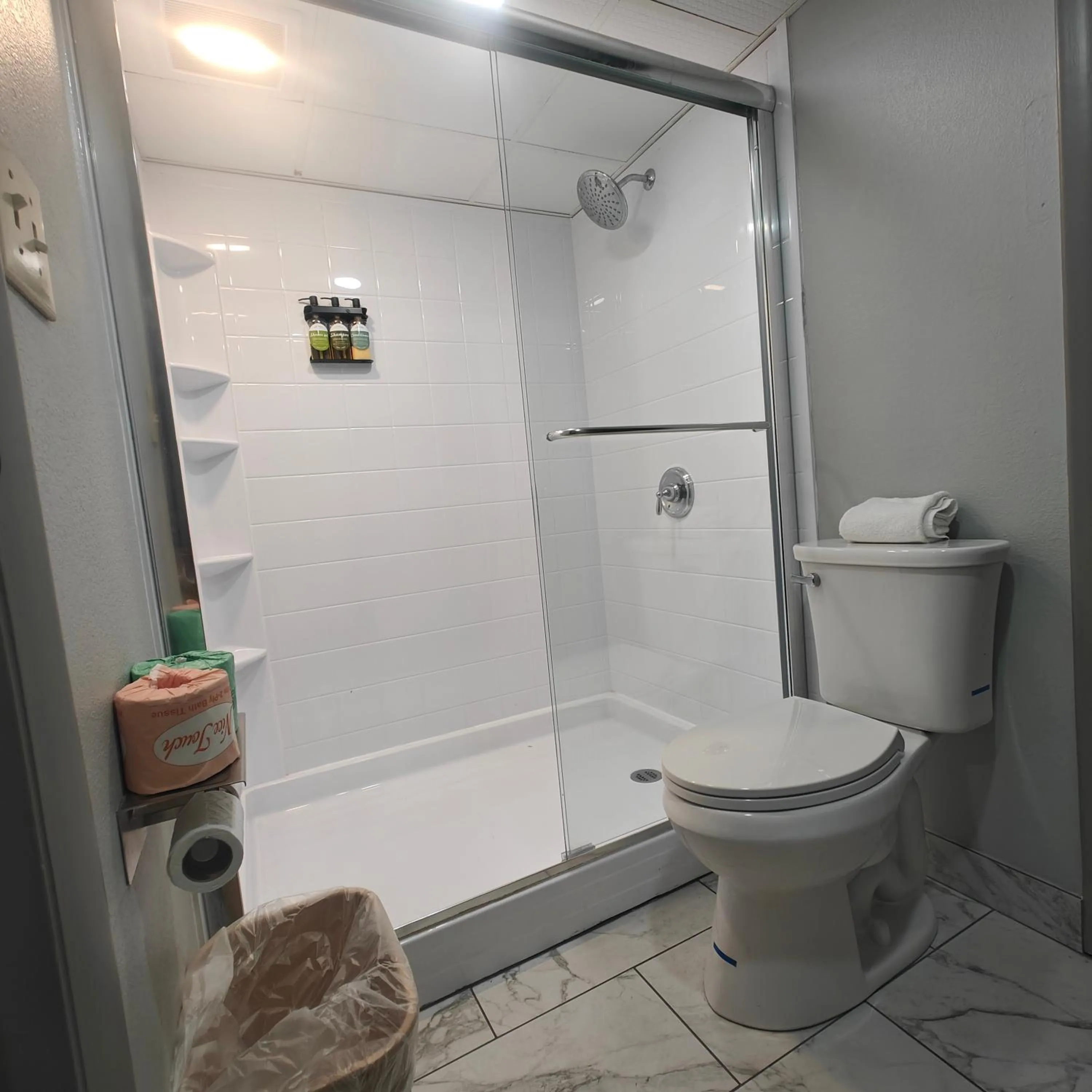 Mountain Vista Inn & Suites - Walking Distance to the Island